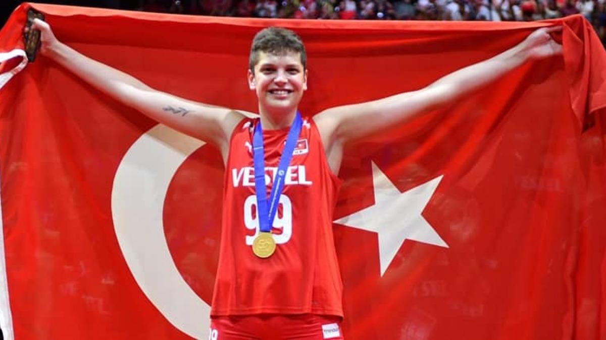 Ebrar Karakurt 4 Yıl Sonra Türkiye’de! Eczacıbaşı’na Dev Transfer!