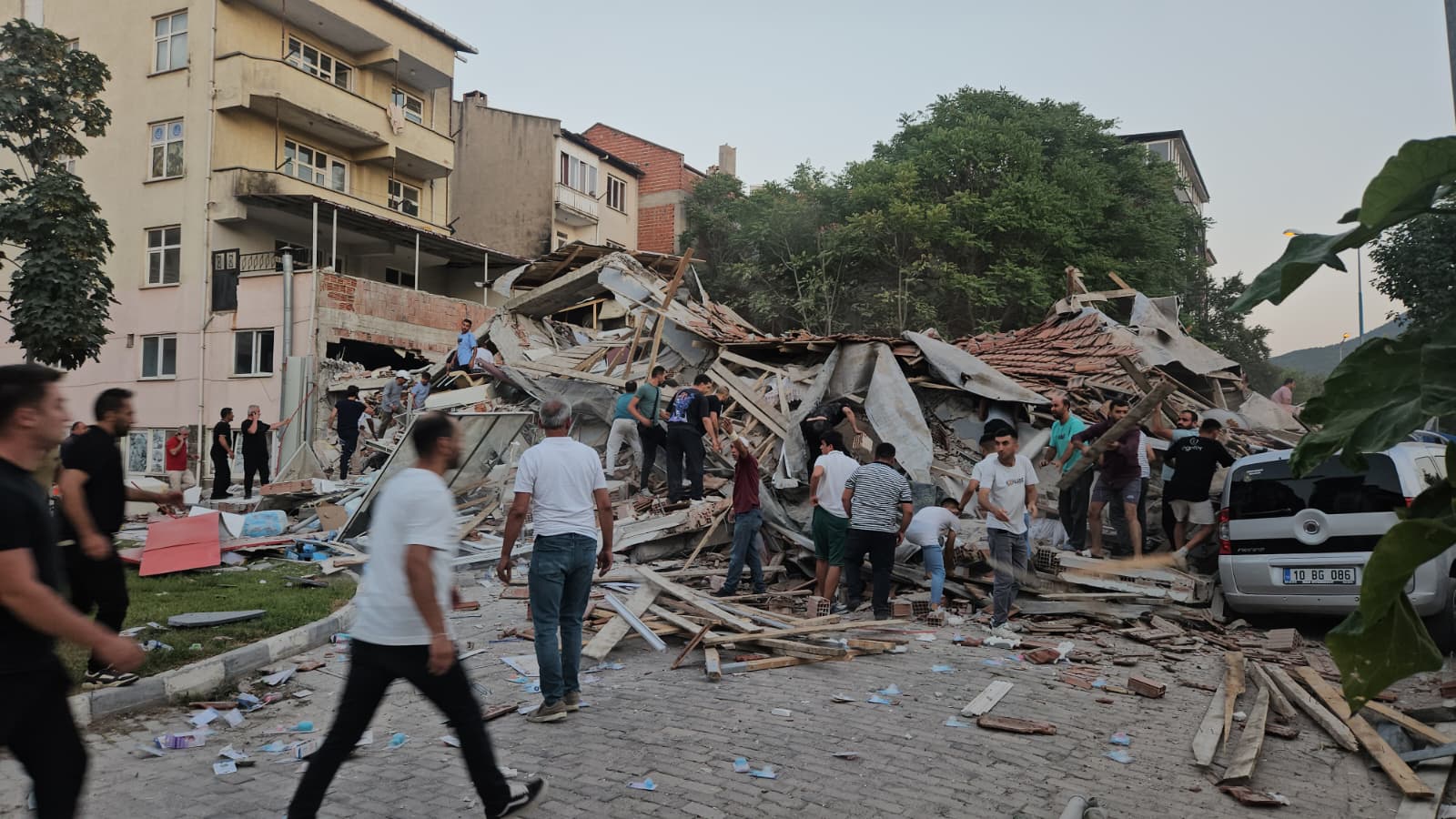 Balıkesir Sındırgı’da 6,1 Büyüklüğünde Deprem! İstanbul Dahil Geniş Bir Bölge Sallandı