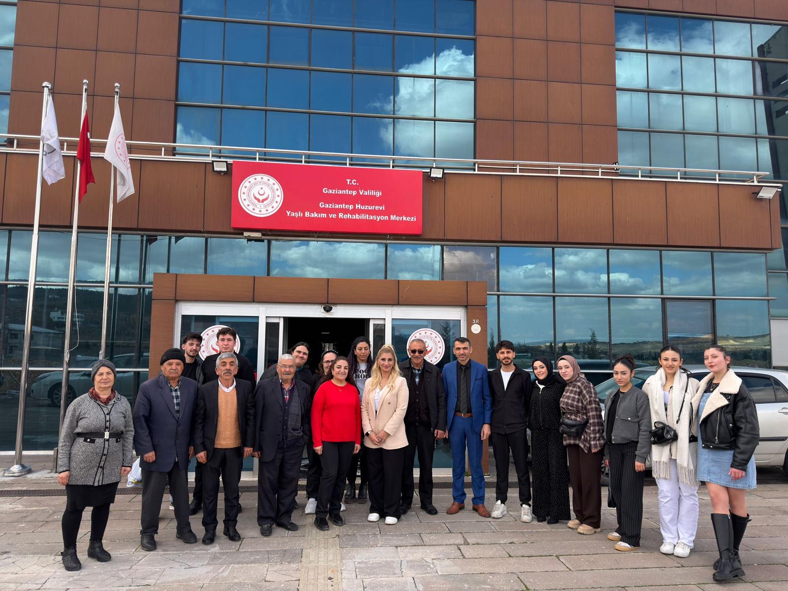 Huzurevinde Mutluluk Günü: İYİ Parti Gaziantep İl Başkanlığı’ndan Örnek ve Anlamlı Sosyal Proje!