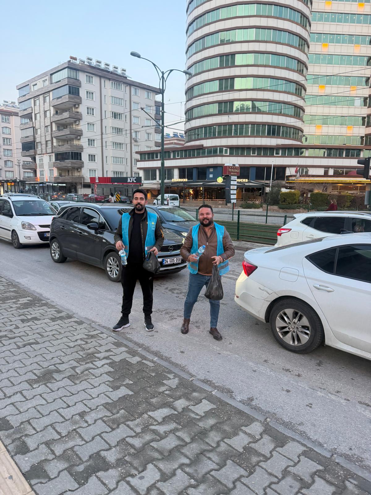 İYİ Parti Gaziantep Teşkilatı İftara Yetişemeyenleri Unutmadı”