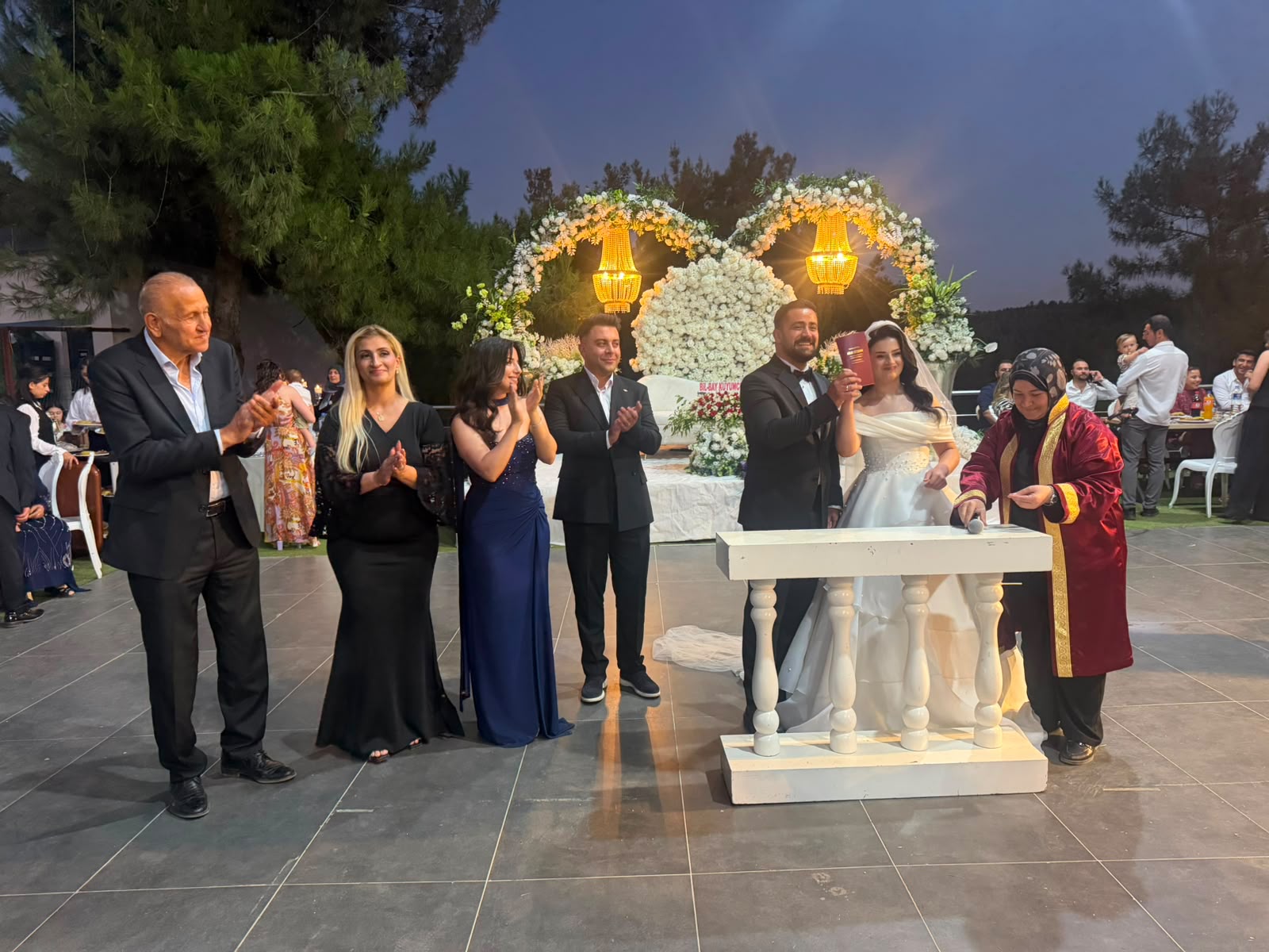 İYİ Parti Gaziantep Ailesi Bu Düğünde Buluştu! Emre Bildirici ve Emine Koruer’in Mutlu Günü