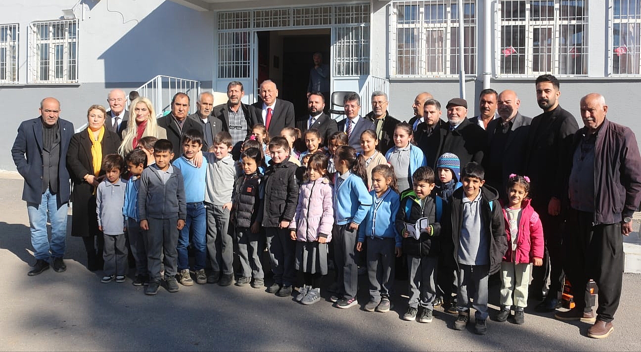 İYİ Parti Gaziantep’ten Nizip Kırsalında Anlamlı Sosyal Sorumluluk: Öğrencilere Ayakkabı Desteği!