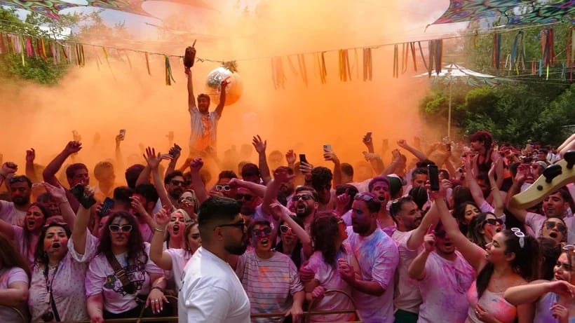 Kurban Bayramı Coşkusu Van’da Zirve Yaptı: İranlı Turistler Renkli Festivalde Doyasıya Eğlendi