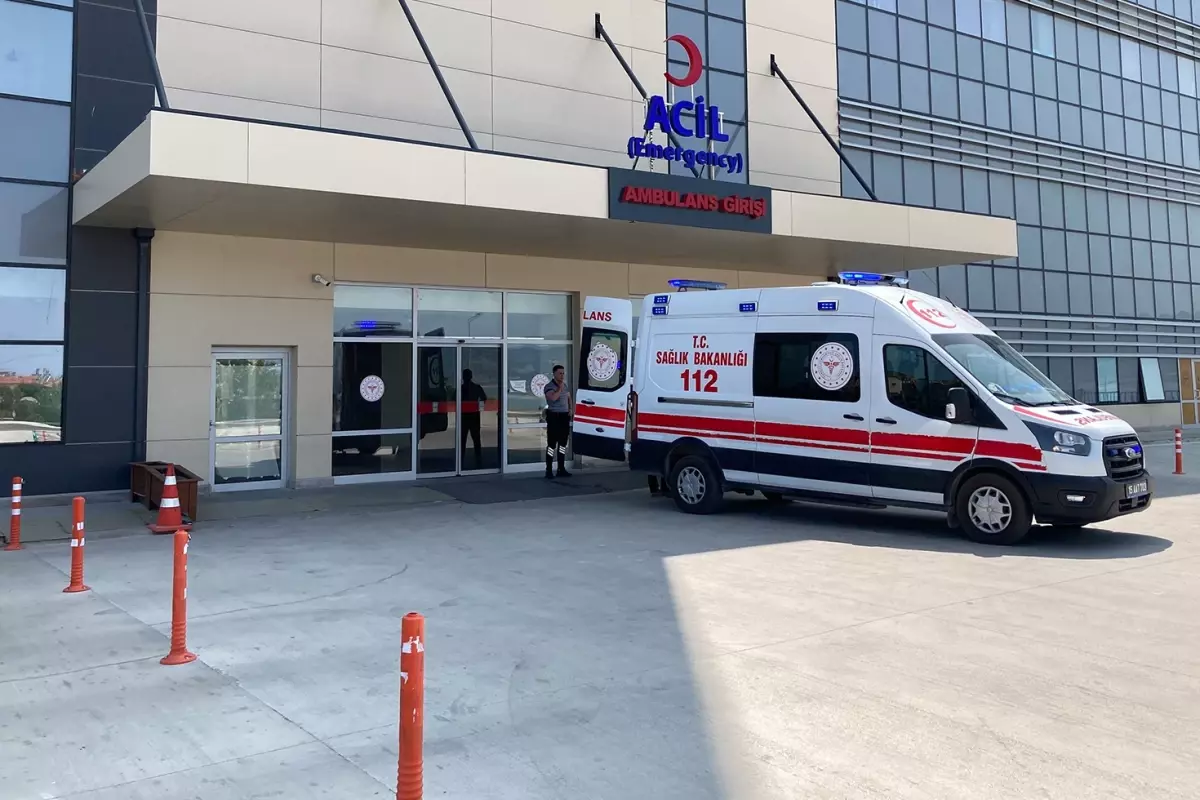 Burdur'da Kurban Eti Çekerken Kıyma Makinesine Elini Kaptıran Genç Kız Ağır Yaralandı!