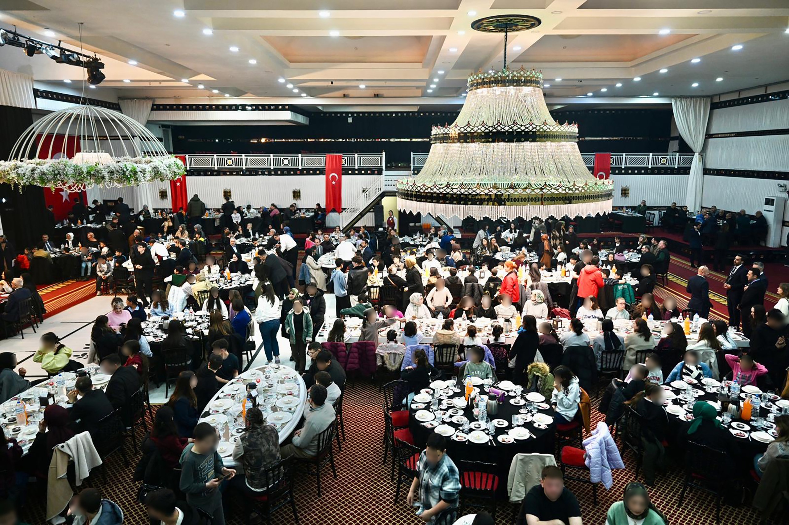 15 Ramazan’da Yetimlerle Anlamlı İftar Buluşması