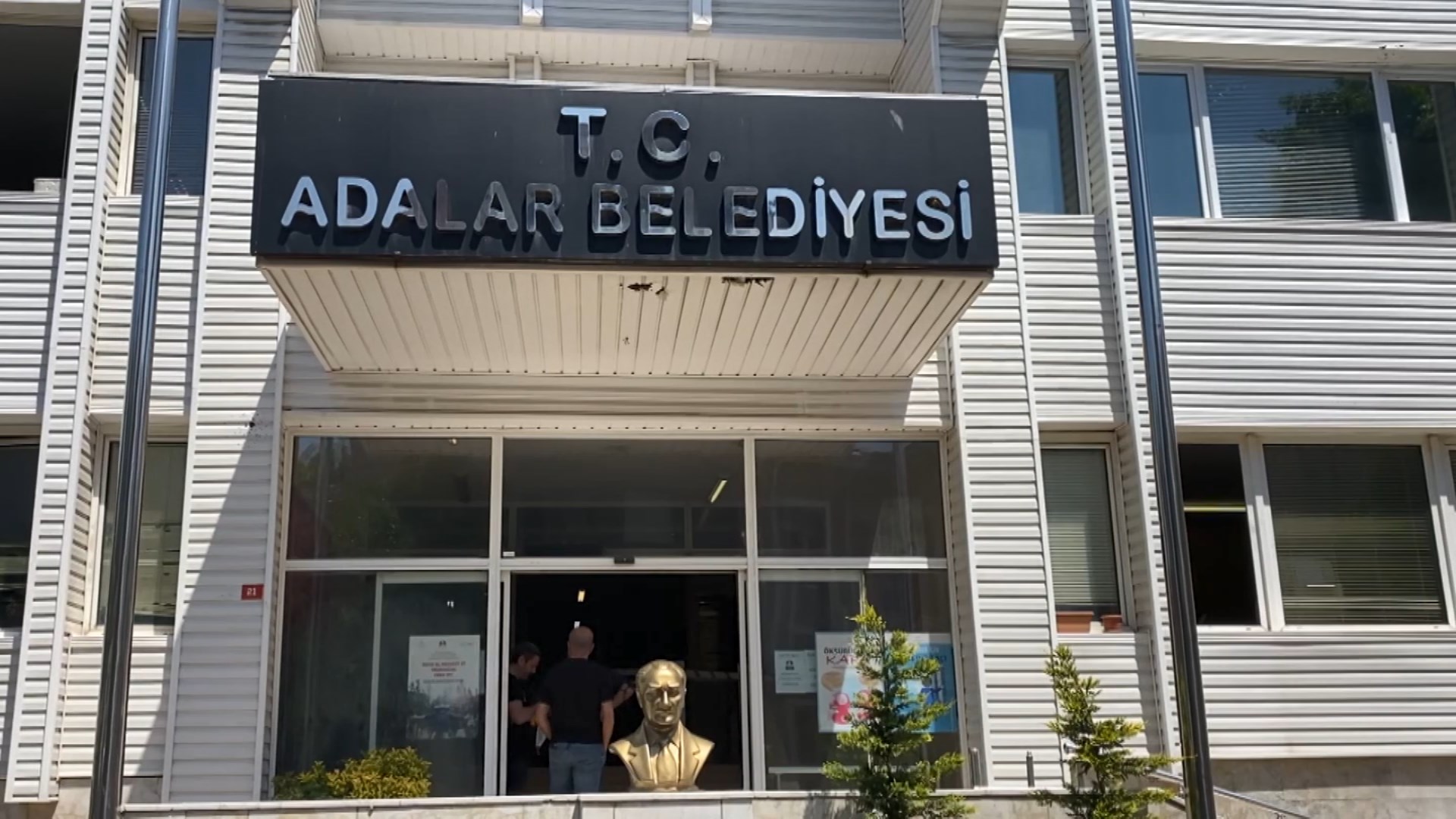 Adalar Belediyesi’ne Yönelik Rüşvet Soruşturmasında Belediye Başkanı Dahil 35 Kişi Tutuklandı