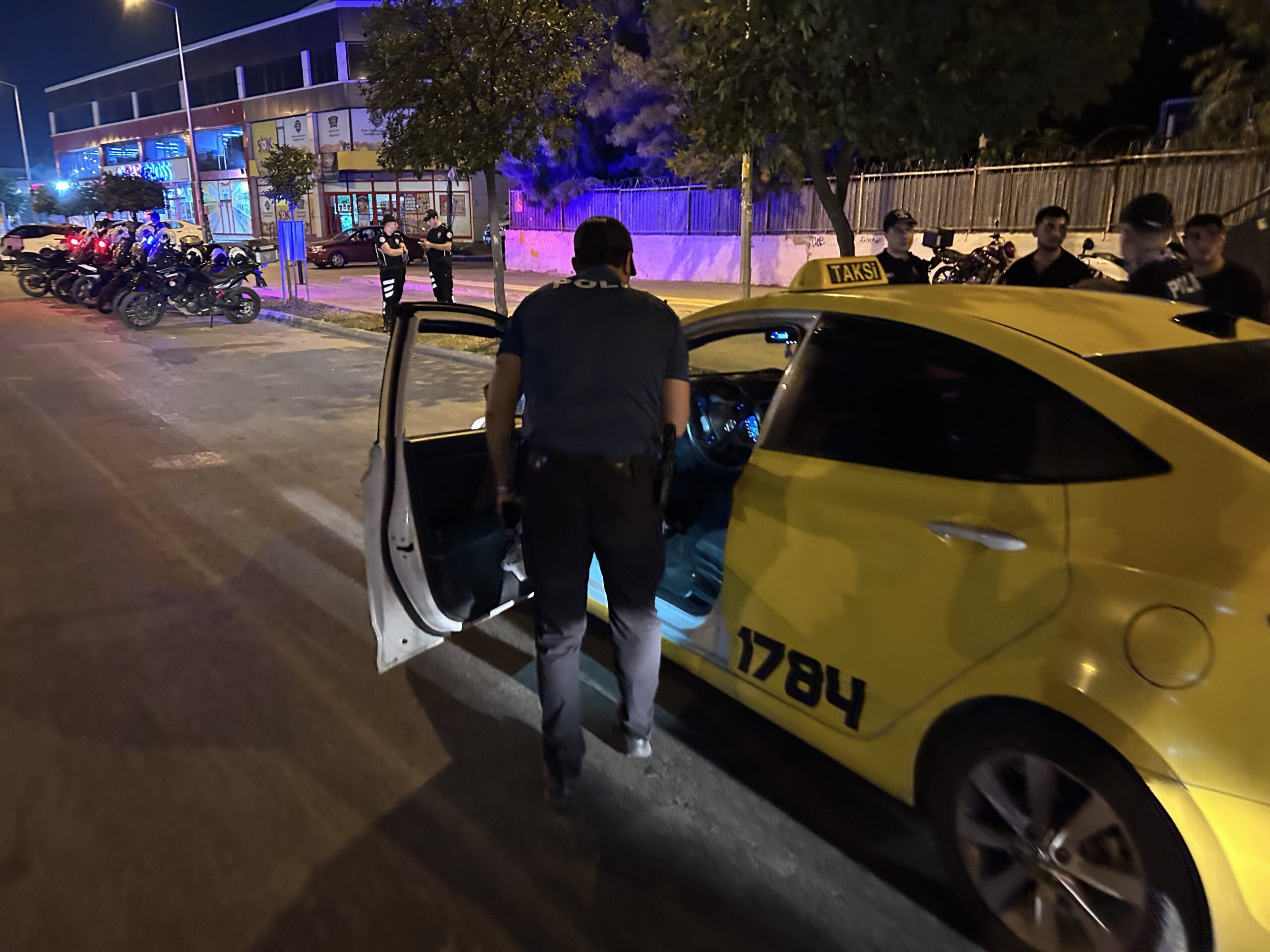 Adana’da dev asayiş uygulaması: 62 aranan şüpheli yakalandı