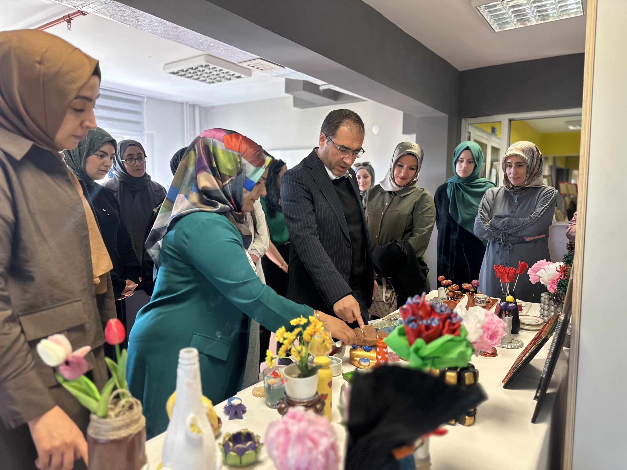 Ağrı Kız Öğrenci Yurtlarında Yıl Sonu El Emeği Sergisi