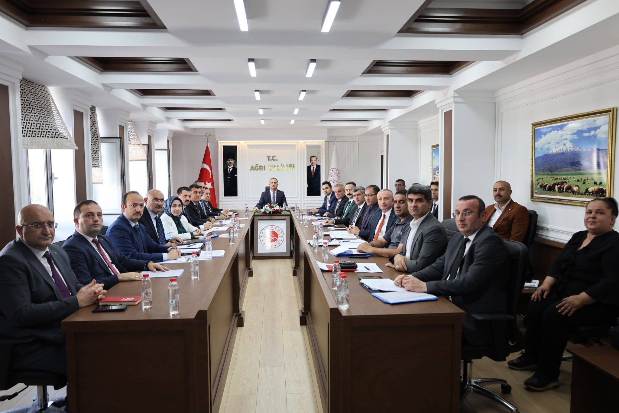 Ağrı’da geniş kapsamlı değerlendirme toplantısı: Eğitimden spora, altyapıdan turizme birçok konu ele alındı