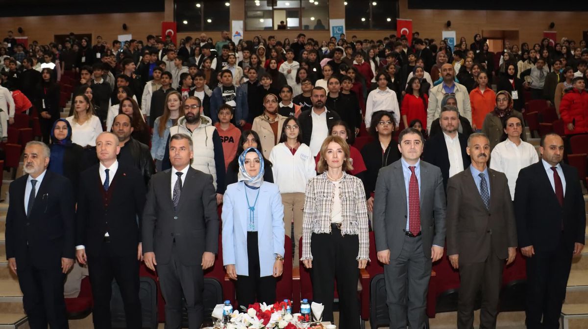 Ağrı’da “Matematikli Günler” heyecanı: Doğa Koleji birinci oldu