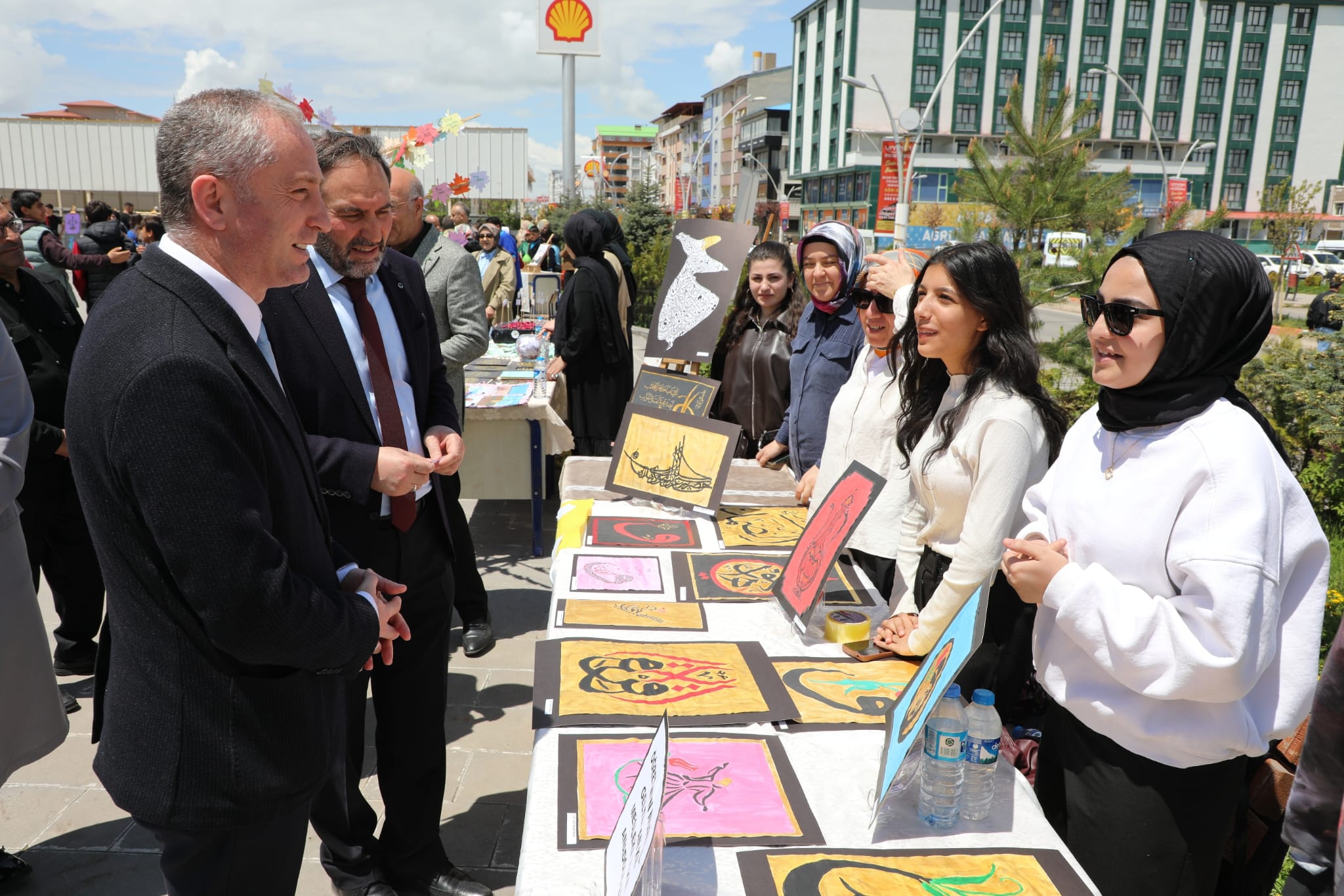 Ağrı’da “Vakti Kuşanmak” Sergisine Yoğun İlgi