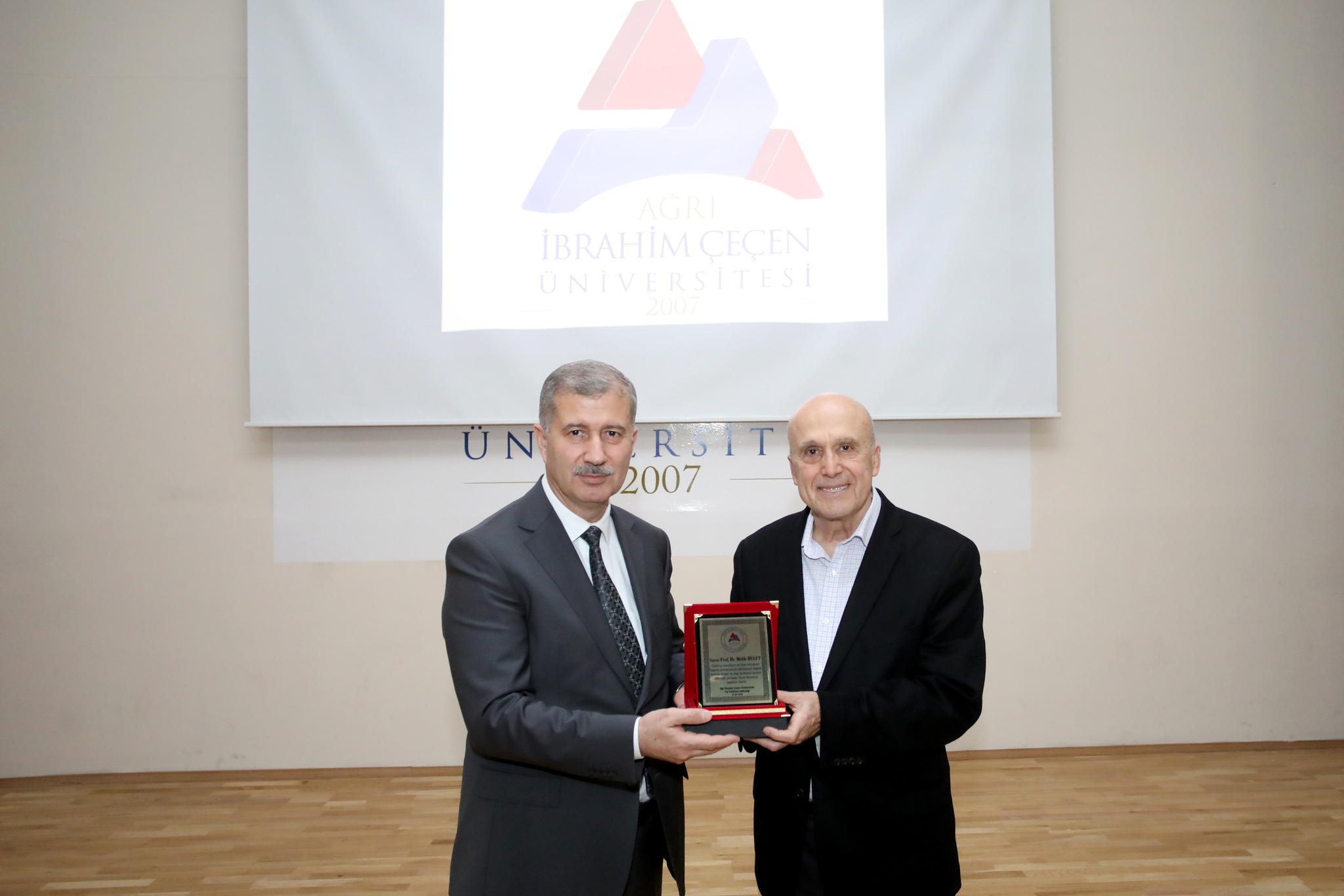 AİÇÜ’de “Sağlıkta İnovasyon, Tıpta Dönüşüm” konulu konferans gerçekleştirildi.