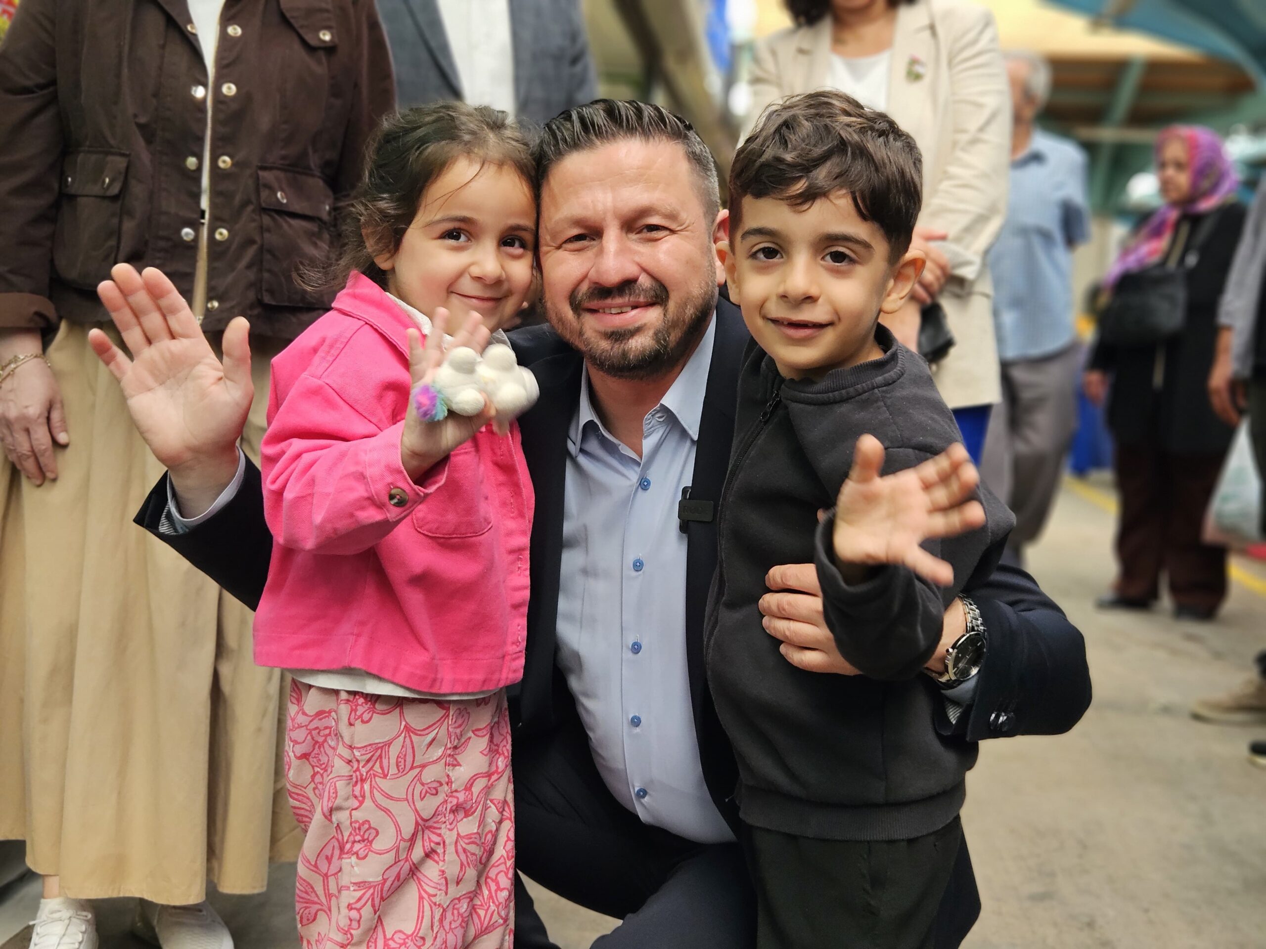 AK Parti Balıkesir İl Başkanı Mehmet Aydemir ve Ekibi Sahada