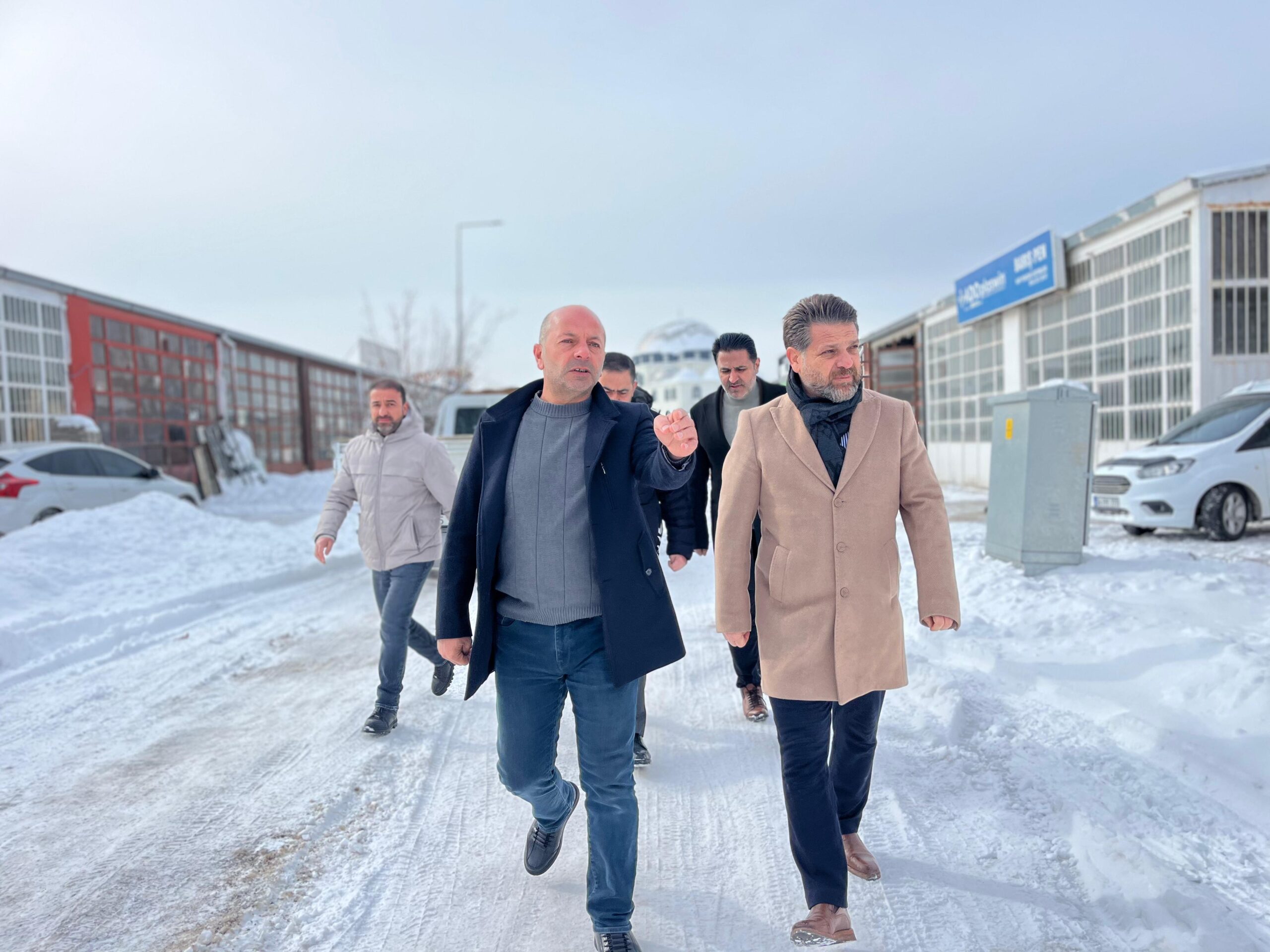 AK Parti İpekyolu Teşkilatından Yeni Marangozcular Sanayi Sitesi Esnafına Ziyaret