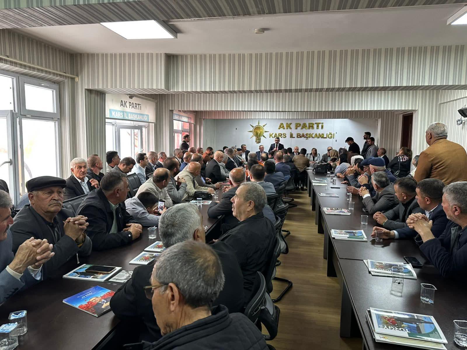 AK Parti Kars İl Başkanlığında, Kurban Bayramı dolayısıyla bayramlaşma programı düzenledi