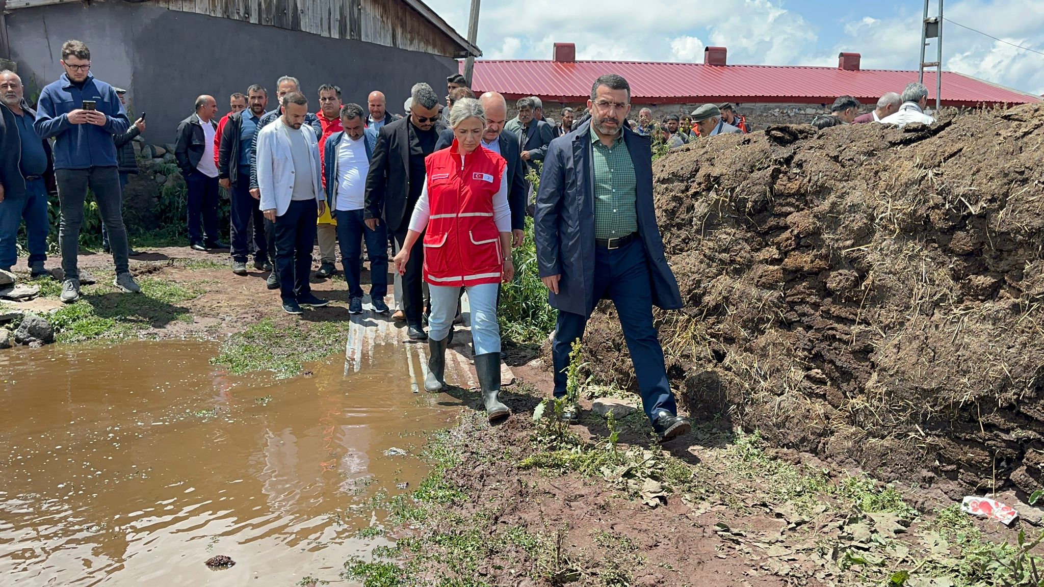 AK Parti Kars Milletvekili Adem Çalkın, Sel felaketinin yaşandığı Sahada inceleme yaptı