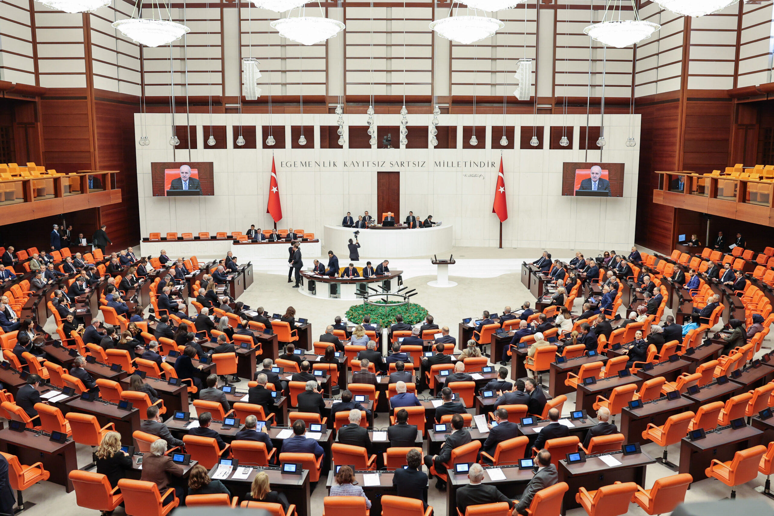 AK Parti’den TBMM’ye Yeni Kanun Teklifi: En Düşük Emekli Aylığı 23 Bin 552 Liraya Yükseliyor