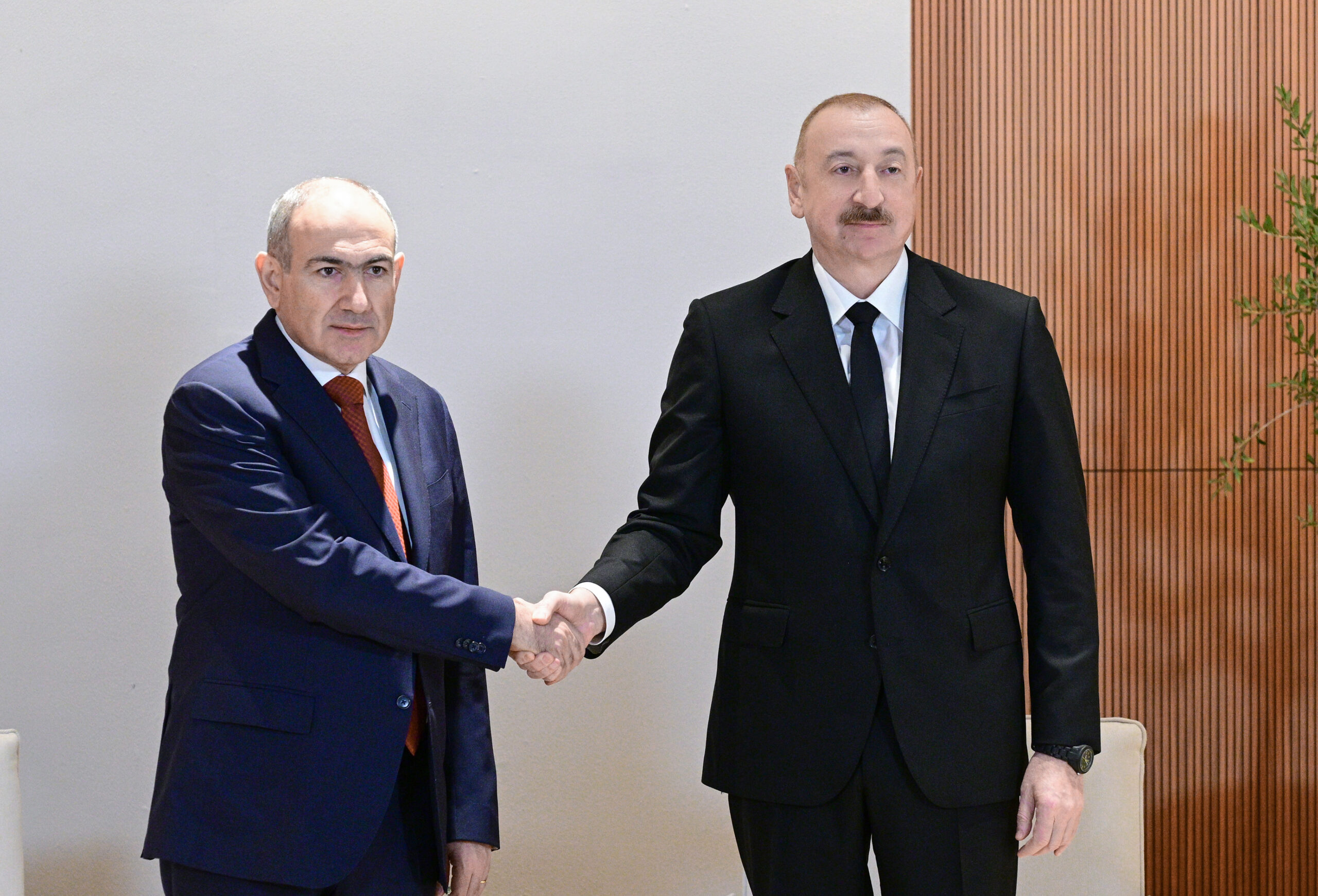Aliyev ve Paşinyan Abu Dabi’de Bir Araya Geldi: Normalleşme Sürecinde Kritik Adımlar
