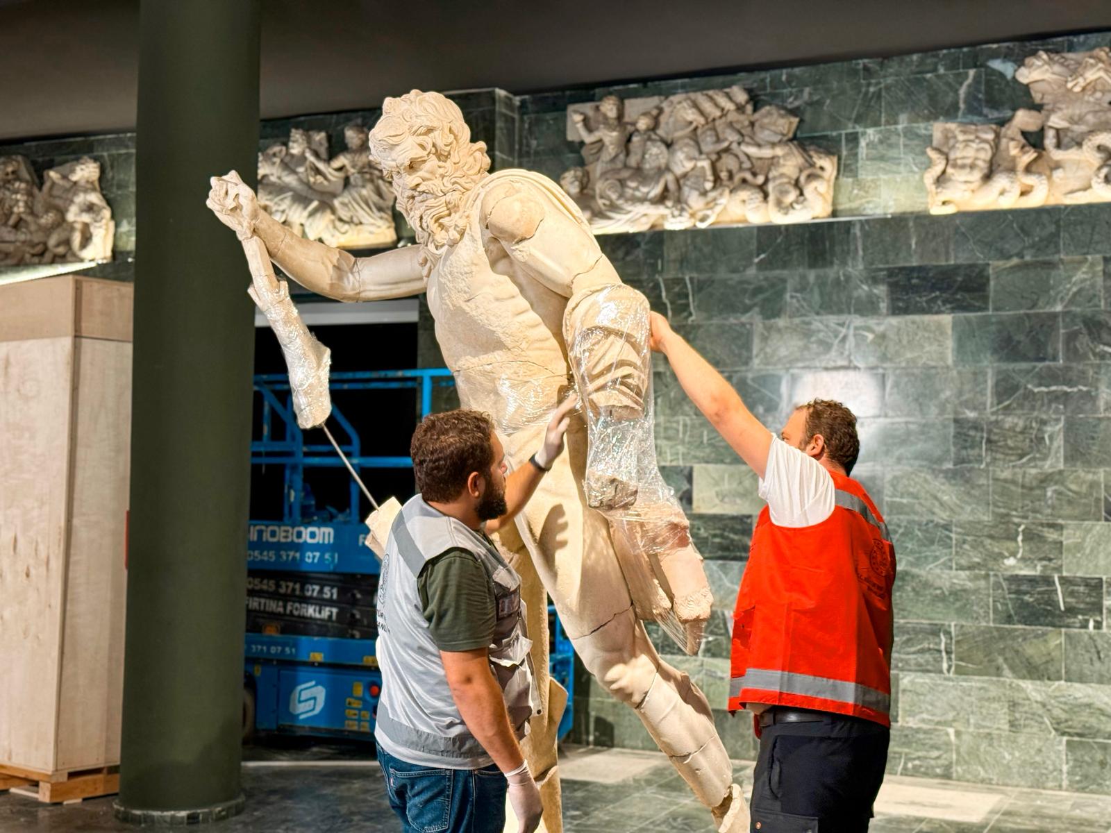 Antalya Arkeoloji Müzesi’ndeki 100 Bin Eser Taşındı