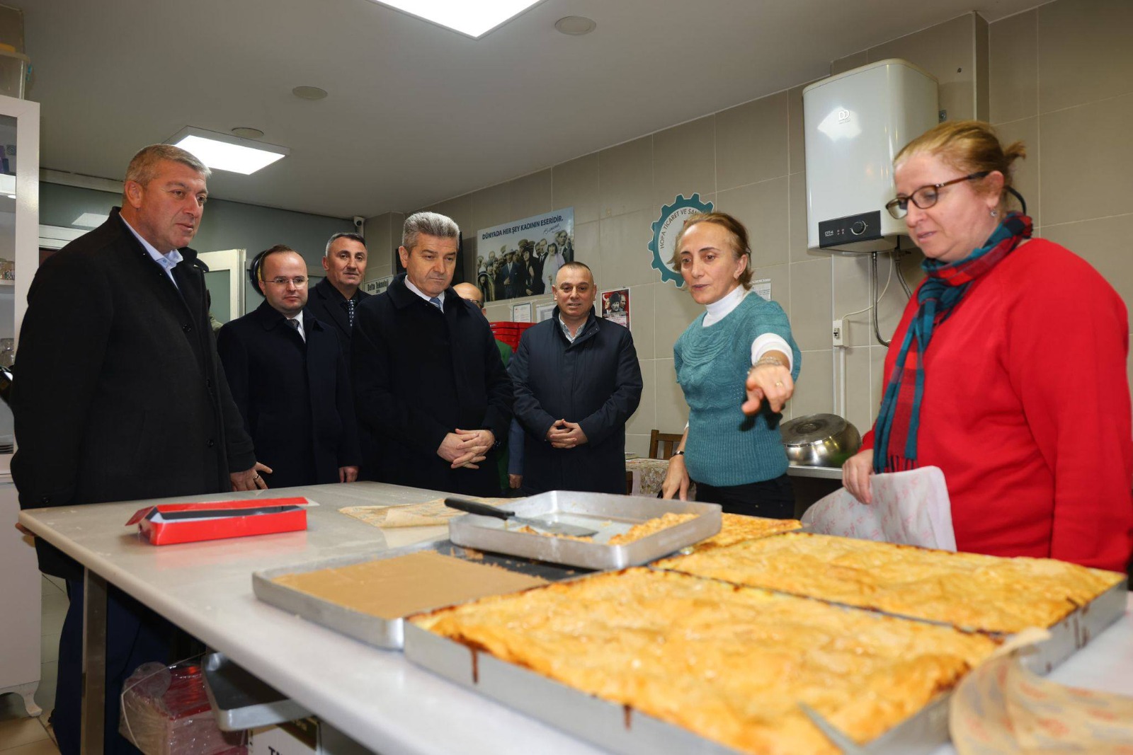 Artvin Valisi Ergün’den Hopa Kadın Girişimi Üretim ve İşletme Kooperatifi’ne Ziyaret