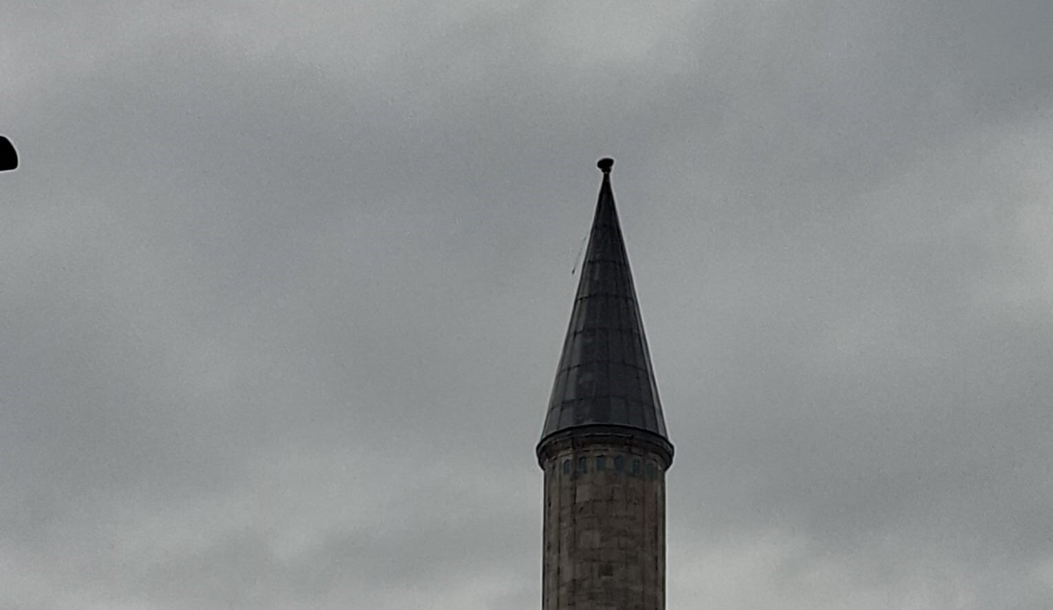 Ayasofya Camii’nin Minare Alemi Şiddetli Rüzgar Nedeniyle Düştü