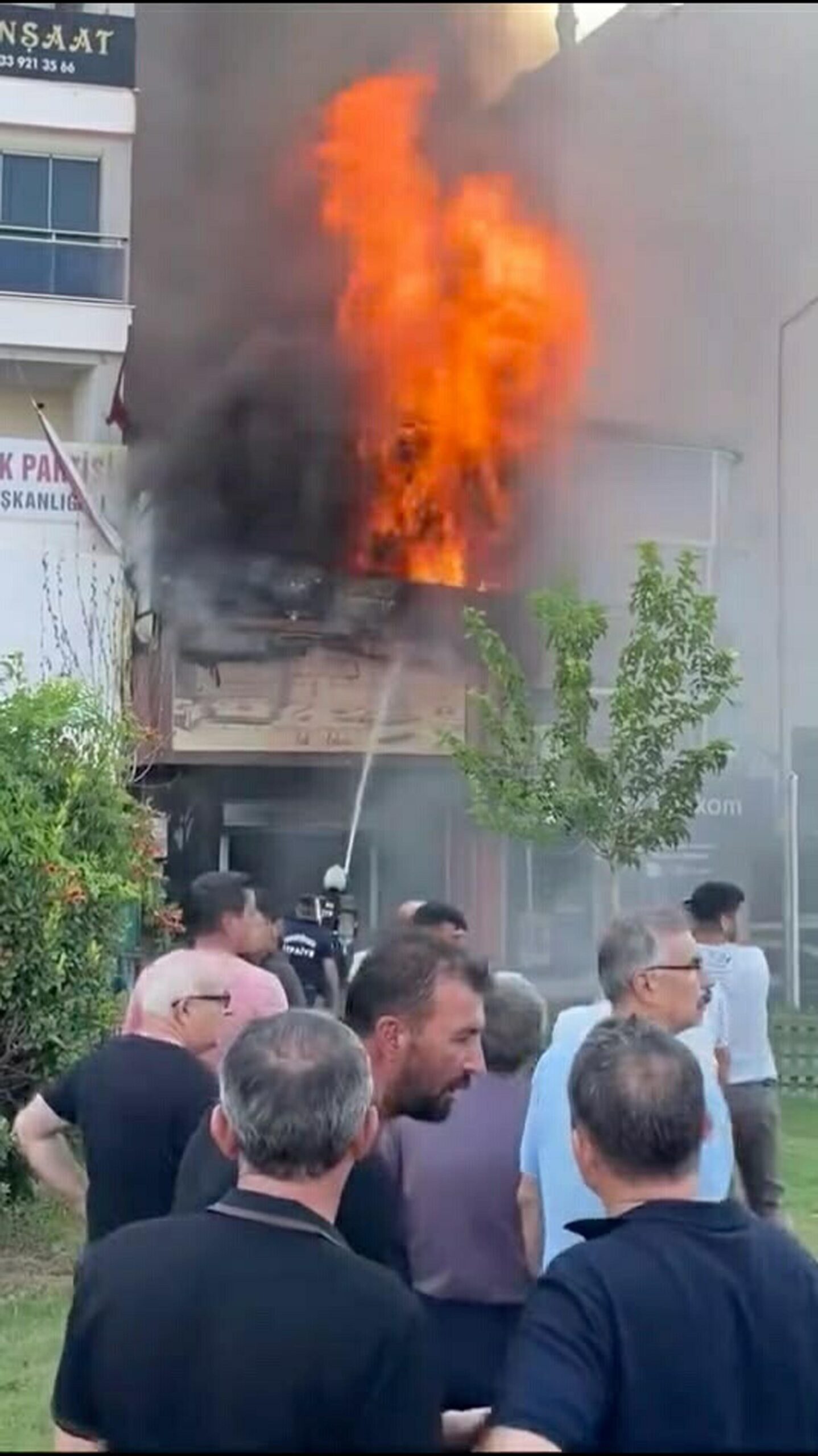 Aydın’da Mobilya Mağazasında Çıkan Yangın 2 Saatte Söndürüldü