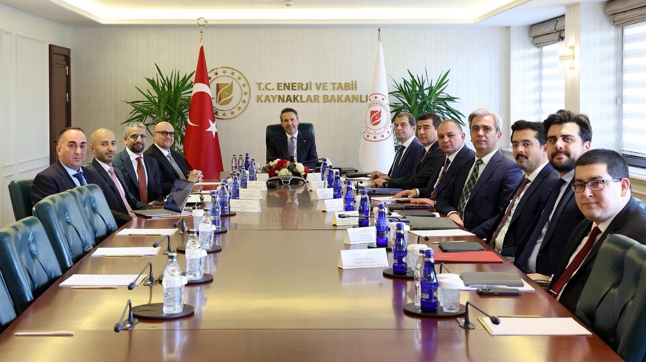 Bakan Bayraktar: “BAE İle Yenilenebilir Enerjide Stratejik İş Birliğini Derinleştireceğiz”