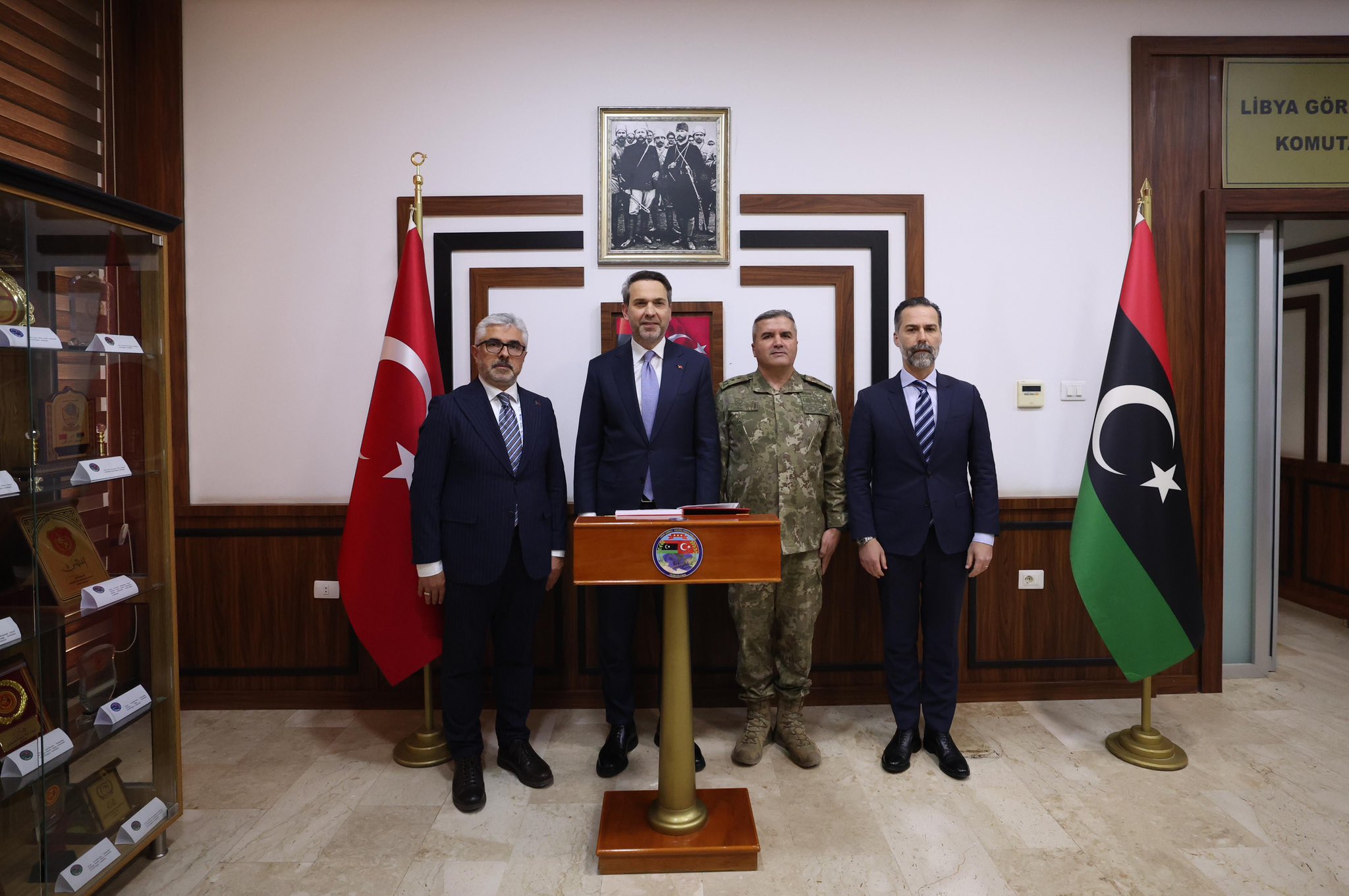 Bakan Bayraktar, Libya’da Mehmetçik ile Bir Araya Geldi