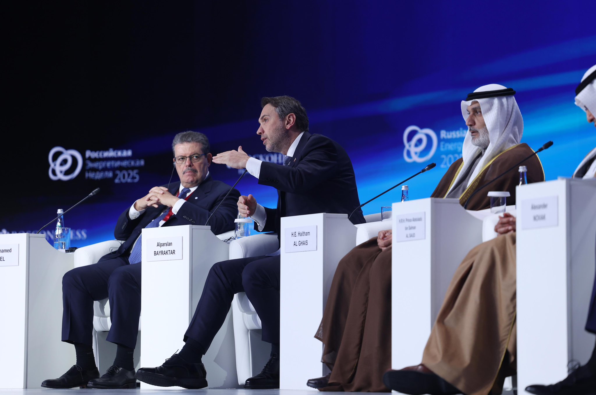 Bakan Bayraktar Moskova’da ‘Rusya Enerji Haftası’na Katıldı