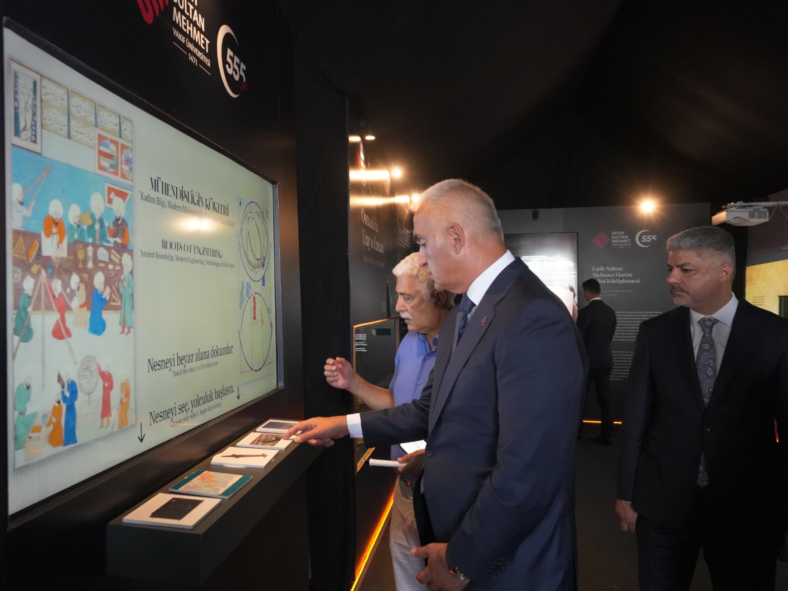 Bakan Ersoy Ayasofya Medresesi’ndeki 555’inci Yıl İnteraktif Müzesi’ni Ziyaret Etti