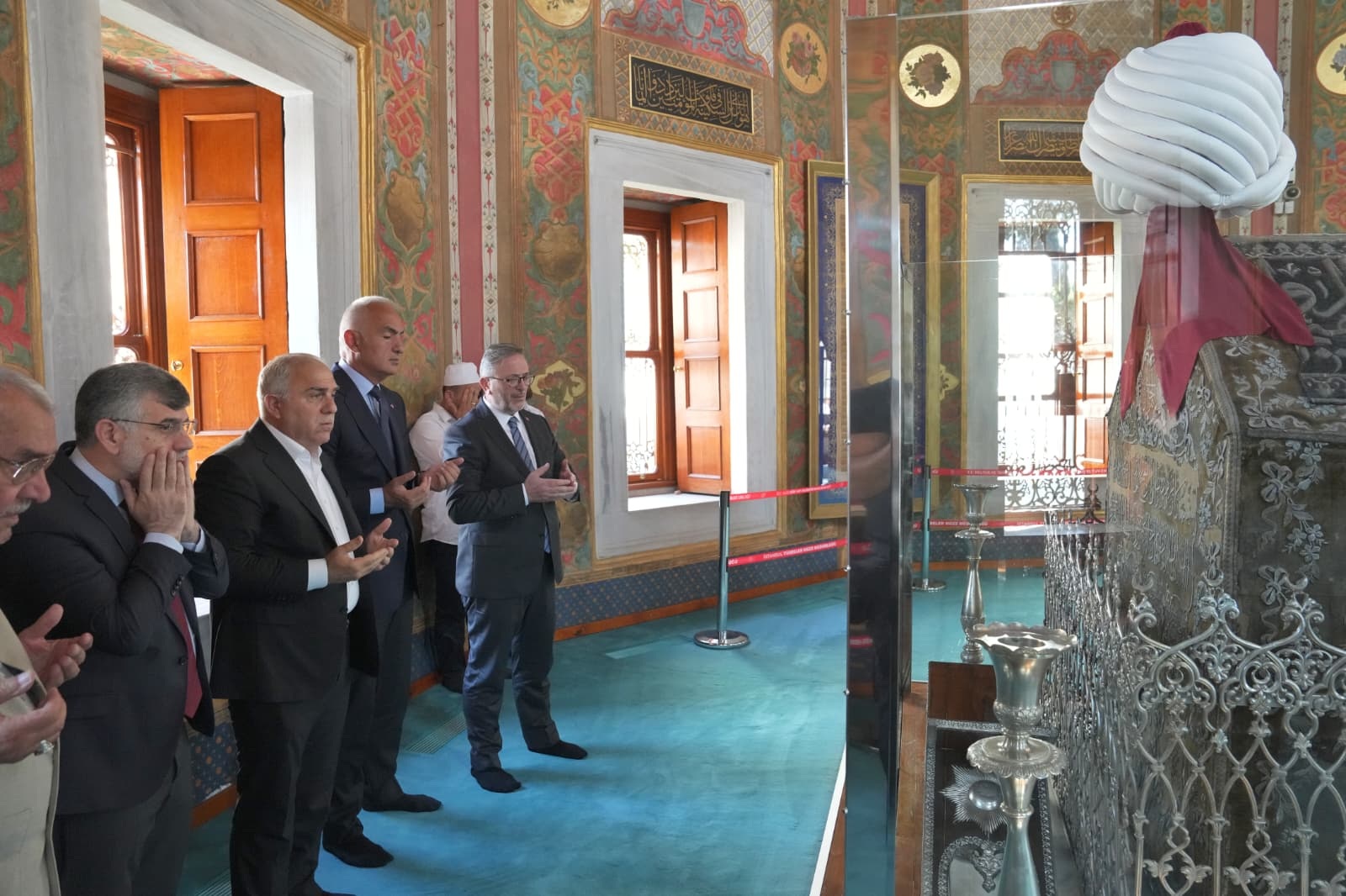 Bakan Ersoy Fatih Külliyesi Haziresi’ni Ziyaret Etti