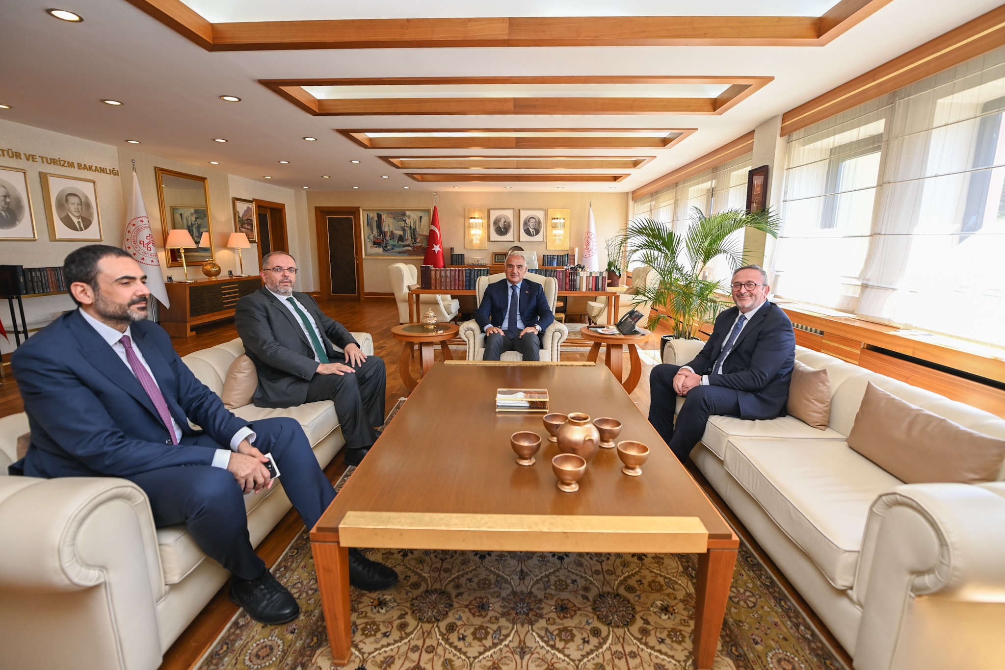 Bakan Ersoy MSÜ Rektörü Afyoncu İle Bir Araya Geldi