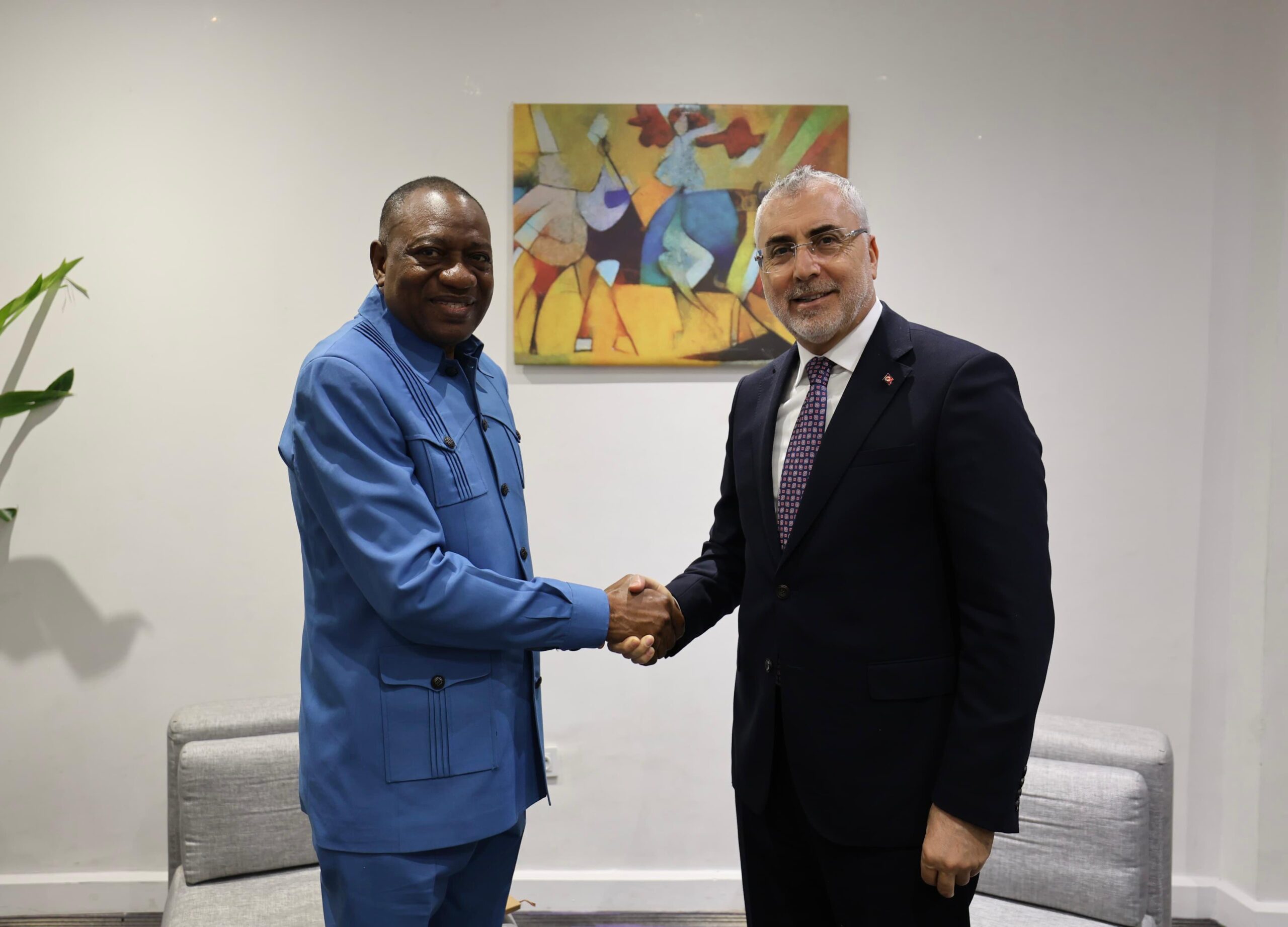 Bakan Işıkhan Ganalı Mevkidaşı ile Marakeş’te Görüştü: “Tecrübe Paylaşımına Hazırız”