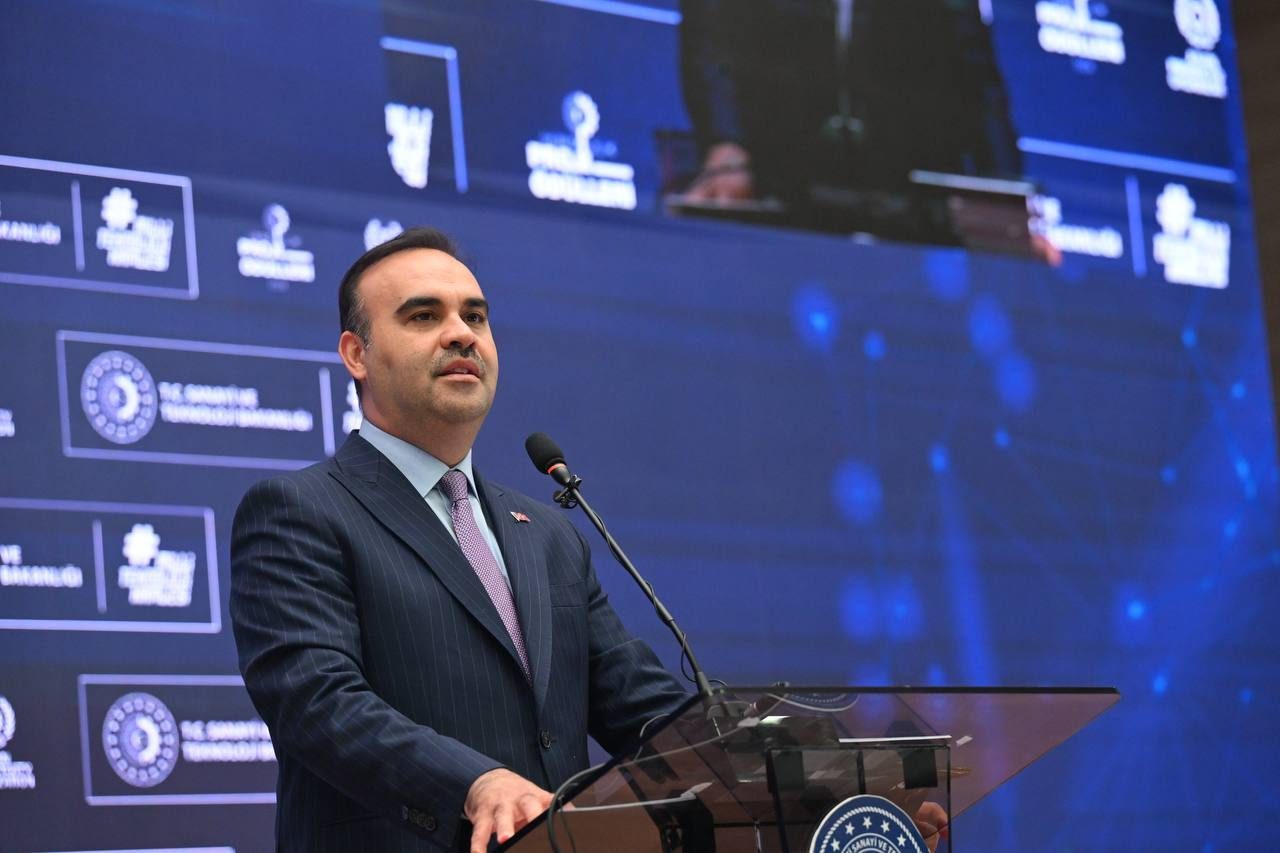 Bakan Kacır, Uluslararası Bilim Olimpiyatlarında Madalya Kazanan Öğrencileri Tebrik Etti