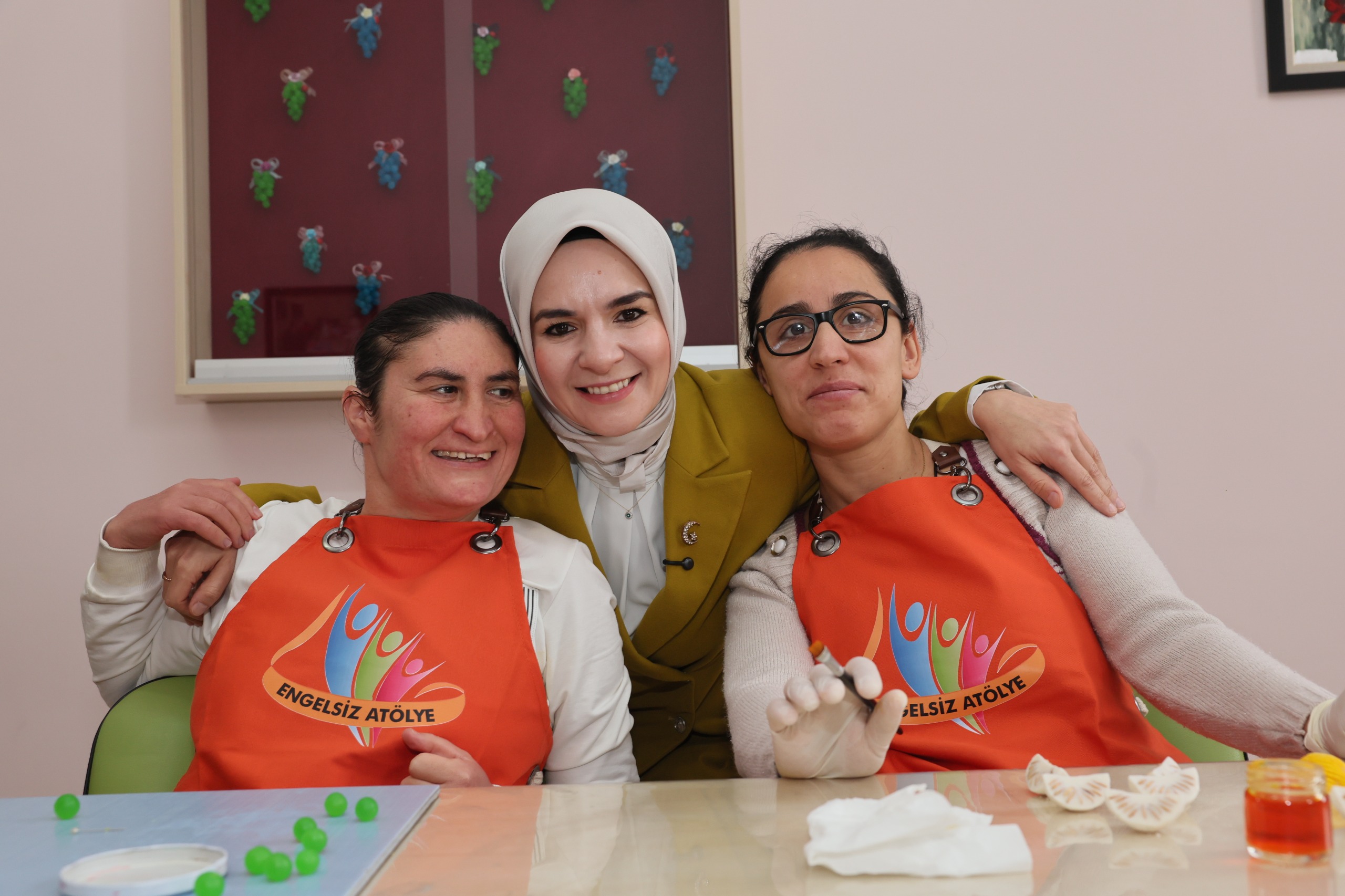 Bakan Mahinur Özdemir Göktaş Müjdeyi Verdi: Kamuya 1573 Yeni Engelli Memur Alınacak