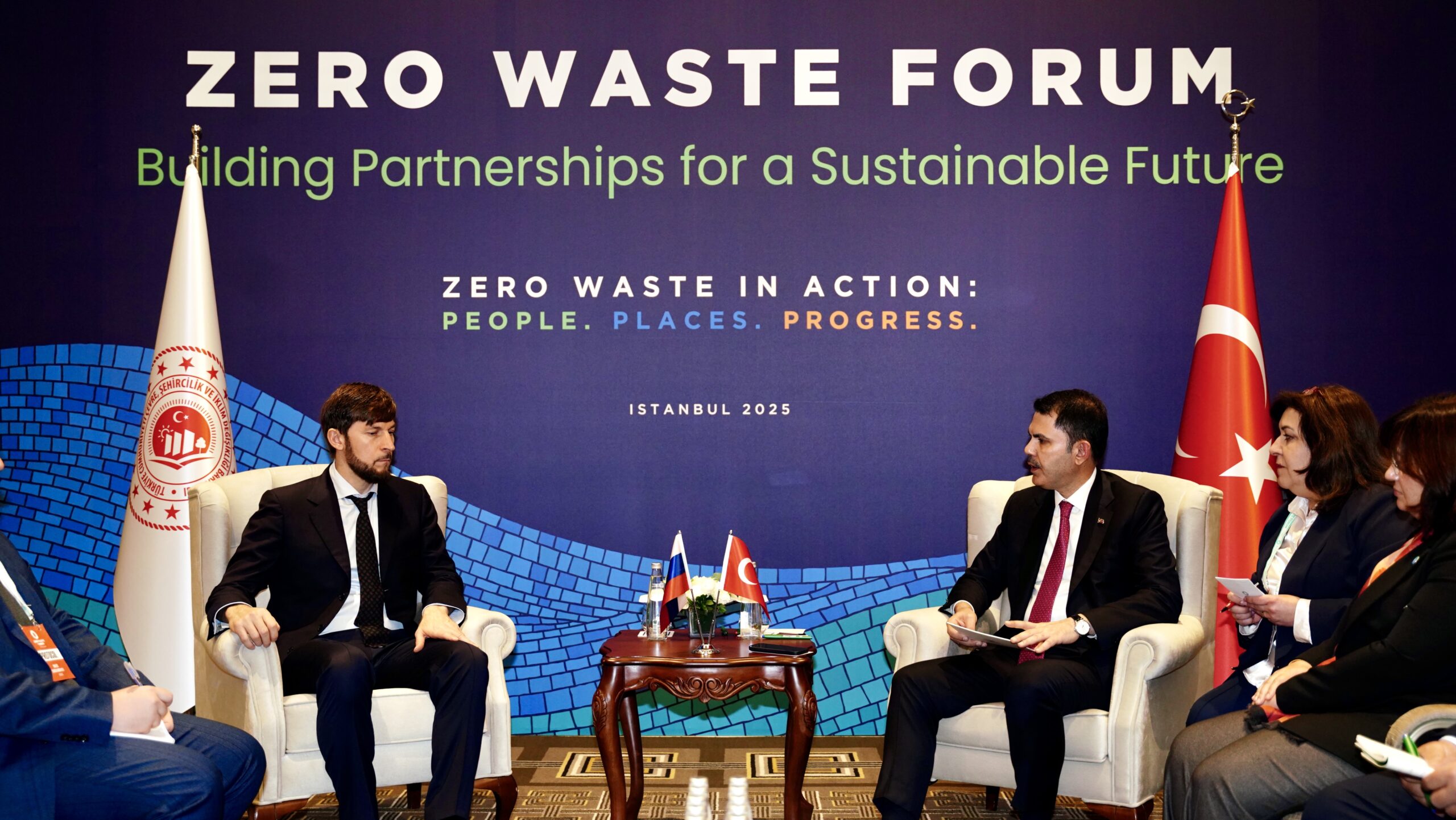 Bakan Murat Kurum, Sıfır Atık Forumu’nda 8 Ülkenin Bakanı ile Görüştü