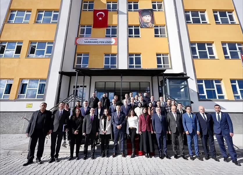 Bakan Tekin, Sarıkamış Fen Lisesi’nde öğrencilerle buluştu