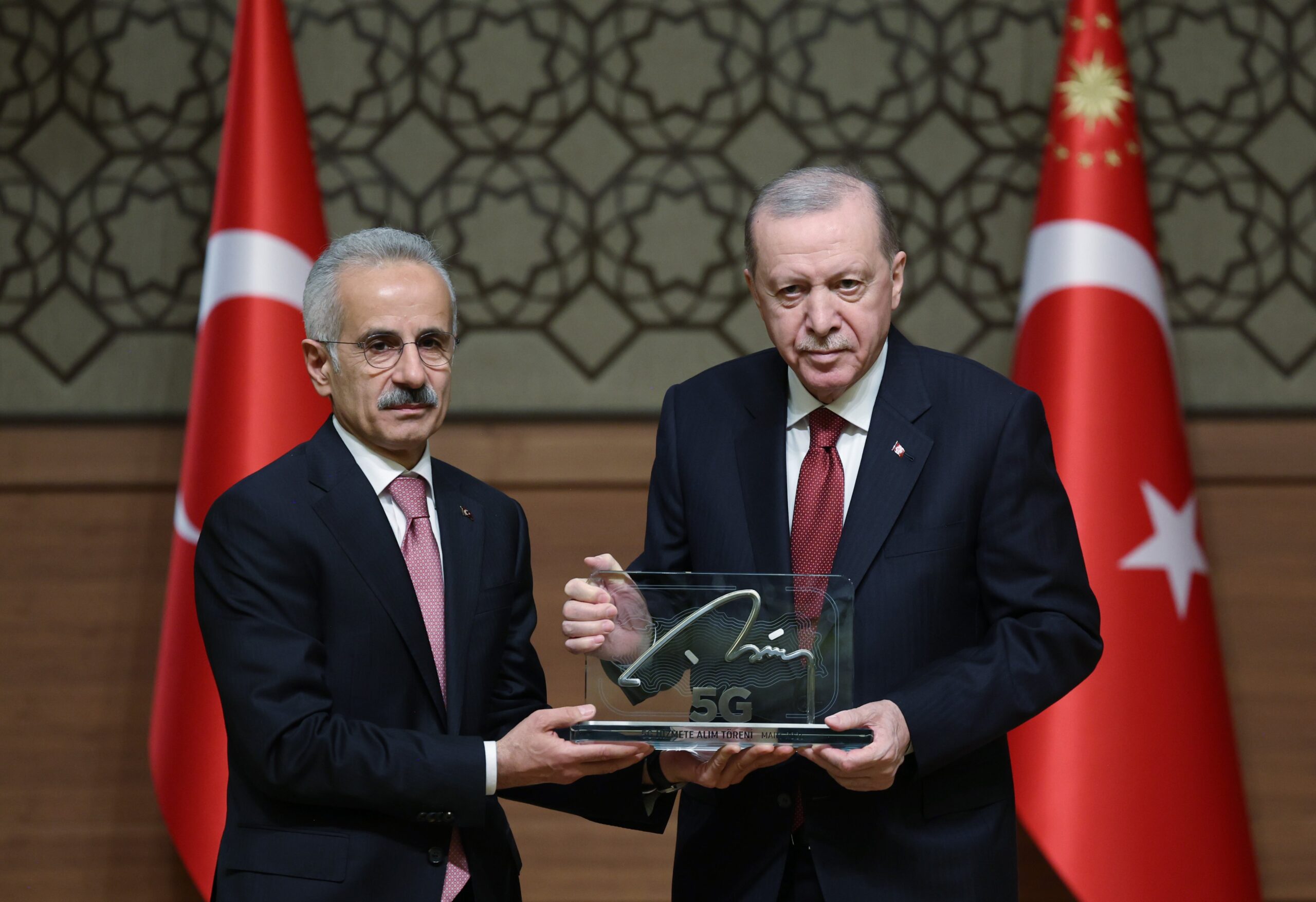 Bakan Uraloğlu’ndan 5G Müjdesi: “İki Yıl İçerisinde Tüm Türkiye’de Hizmete Sunacağız”