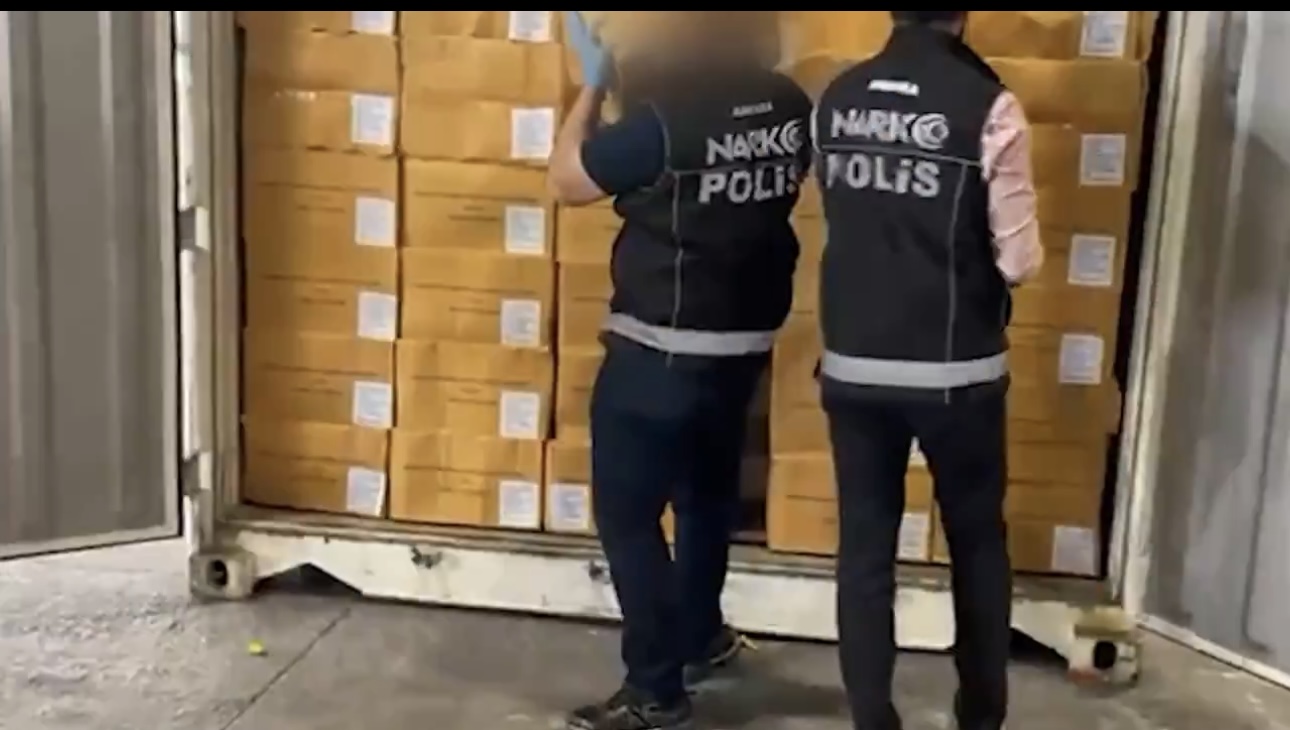 Bakan Yerlikaya Duyurdu: Derince Limanı’nda 1 Ton 508 Kilogram Skunk Ele Geçirildi