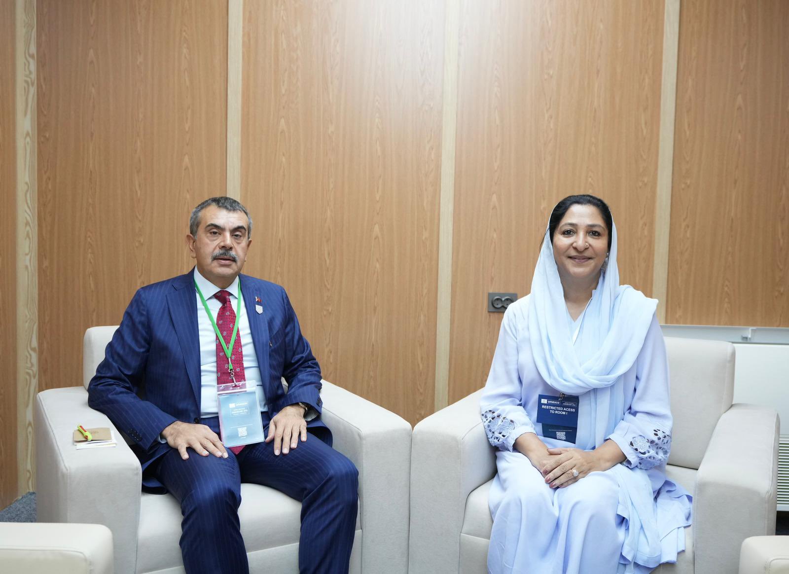 Bakan Yusuf Tekin, Pakistanlı Mevkidaşı Wajiha Qamar İle Bir Araya Geldi