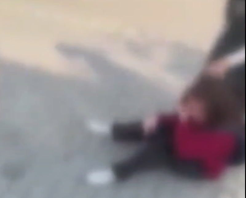 Balıkesir’de Okul Çıkışında Kız Öğrenciler Arasında Şiddet: Görüntüler Tepki Çekti