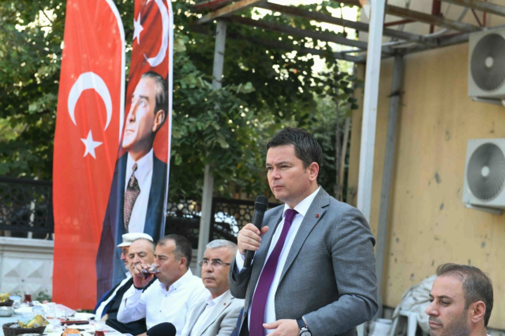 Başkan Erkan Aydın Mahalle Mahalle Geziyor: “Sorunlara Yerinde Çözüm Üretiyoruz”