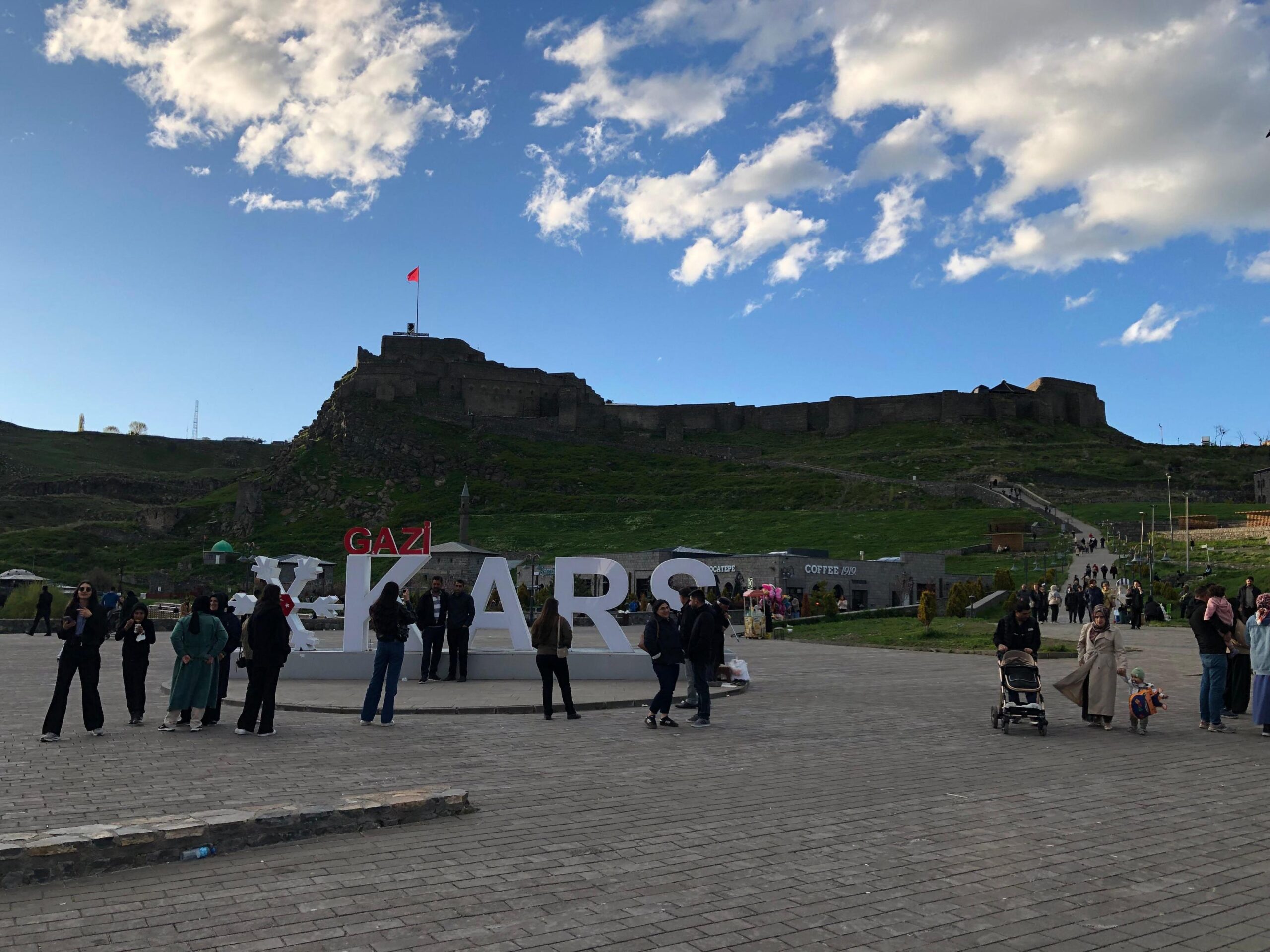 Bayramın Son Günlerinde Kars’ta Hareketli Saatler: Şehir Turizminin Tadını Çıkardılar