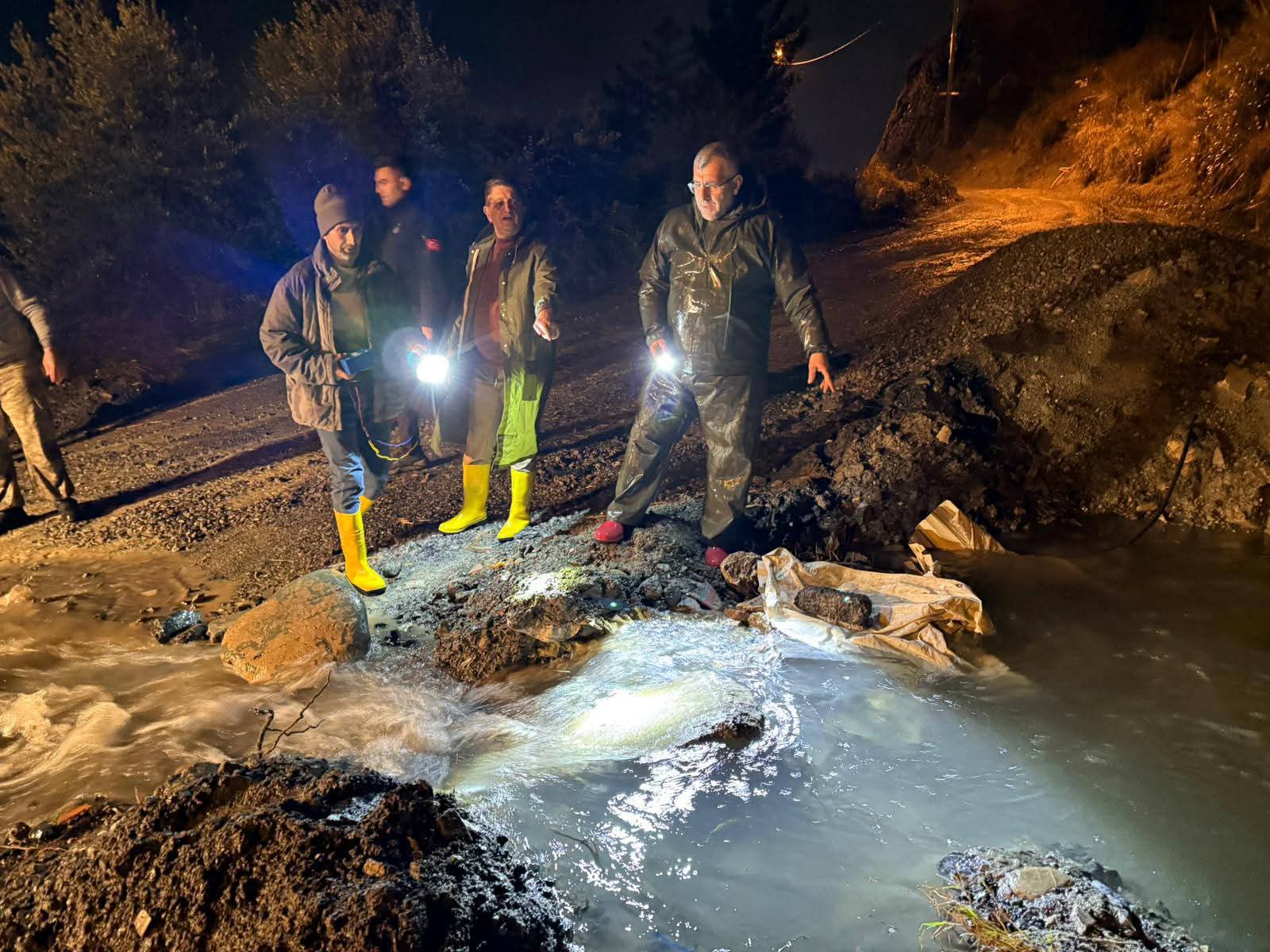 Beşikgöl Yolunda Heyelan Meydana Geldi