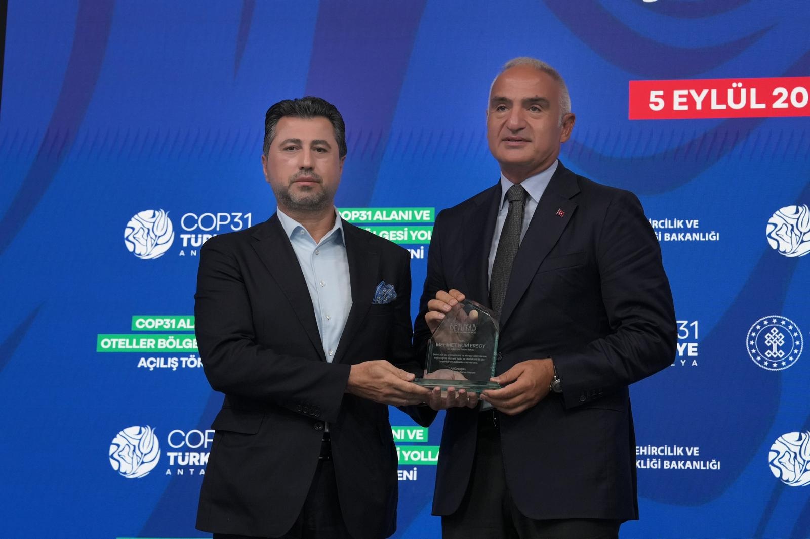 BETUYAB Başkanı Ali Özdoğan’dan Bakan Kurum Ve Bakan Ersoy’a Teşekkür Plaketi