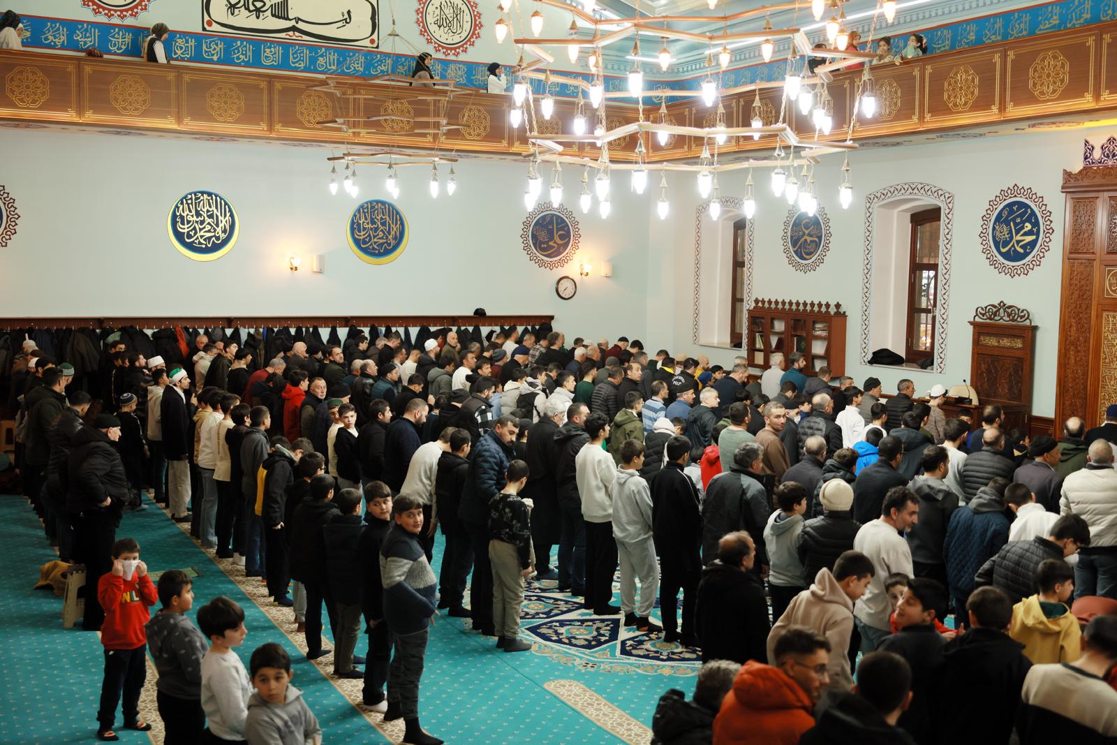 Bin aydan hayırlı gece: Kadir Gecesi bugün Kars’ta tüm camilerde idrak edilecek