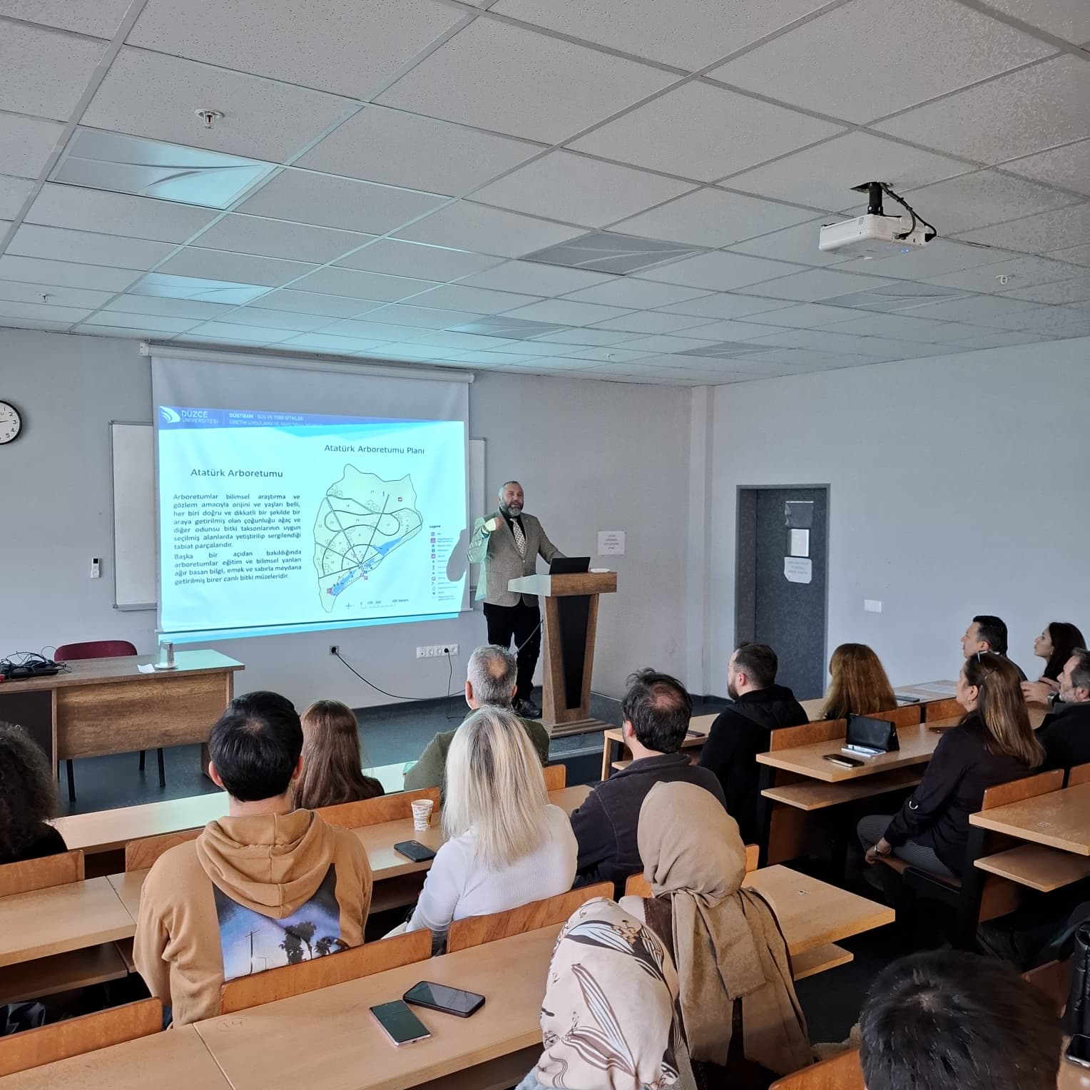 Bitki Biyolojik Çeşitliliğinin Korunmasında Botanik Bahçelerinin Önemi Vurgulandı