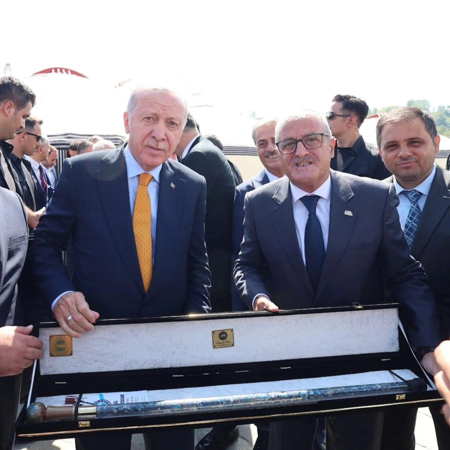 Bitlisli “Yaşayan İnsan Hazinesi”nden Cumhurbaşkanına Sanat Eseri Baston Hediyesi
