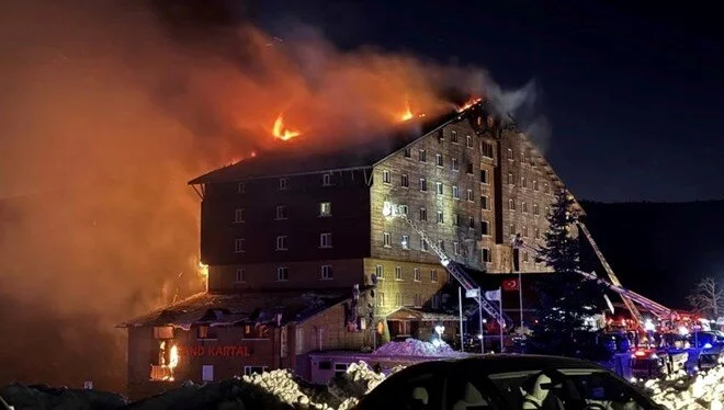 Bolu’daki Otel Yangını Davasında İlk Duruşma: 19’u Tutuklu 32 Sanık Hakim Karşısında