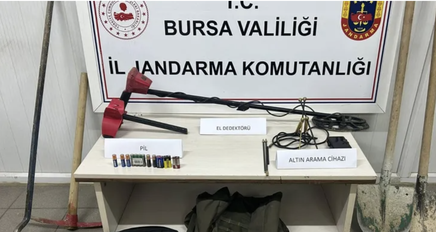 Bursa’da Definecilere Suçüstü: 3 Kişi Gözaltına Alındı